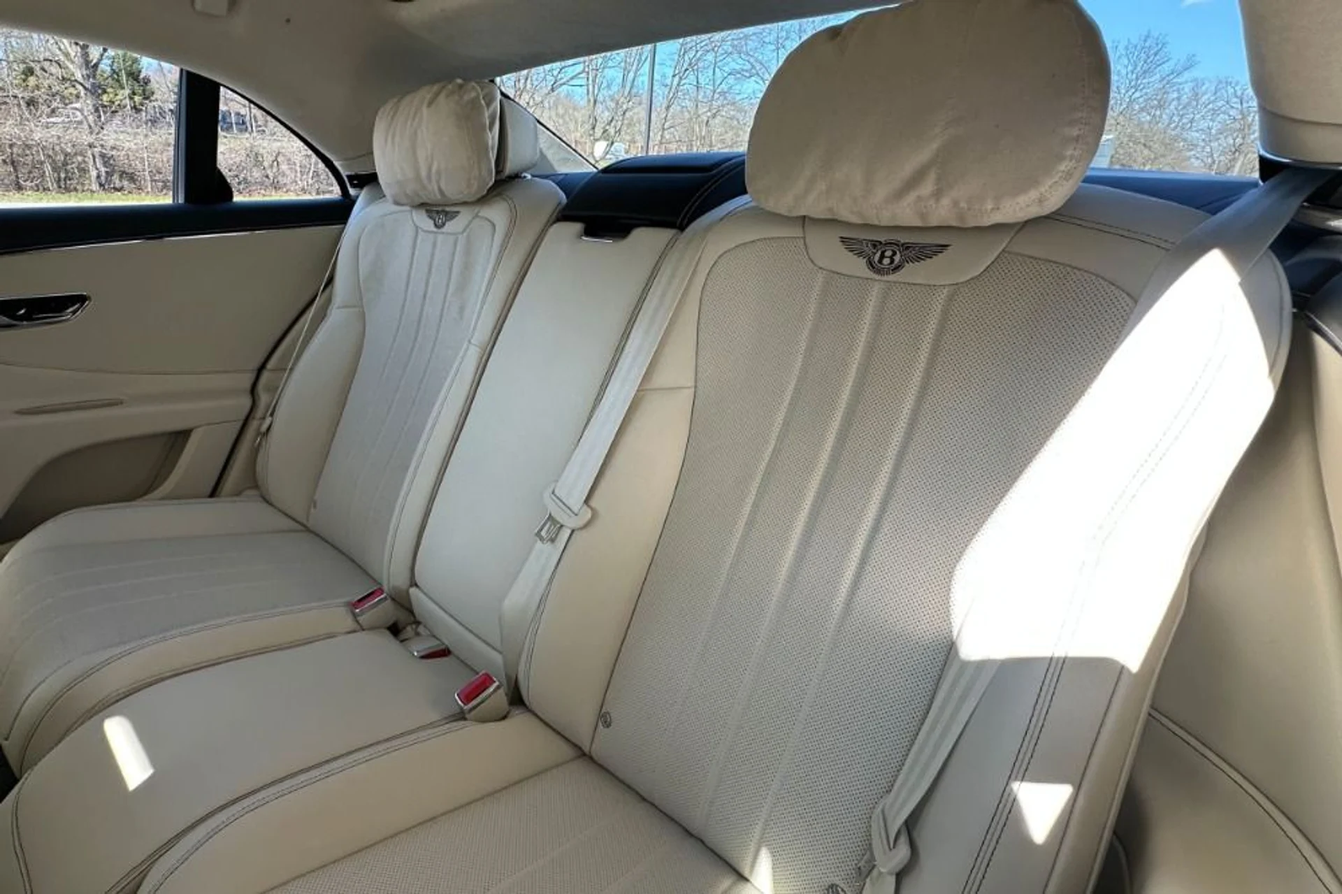 mph015_2220621457_New_2026_Bentley_Flying_Spur_1776258247_2a2810784c