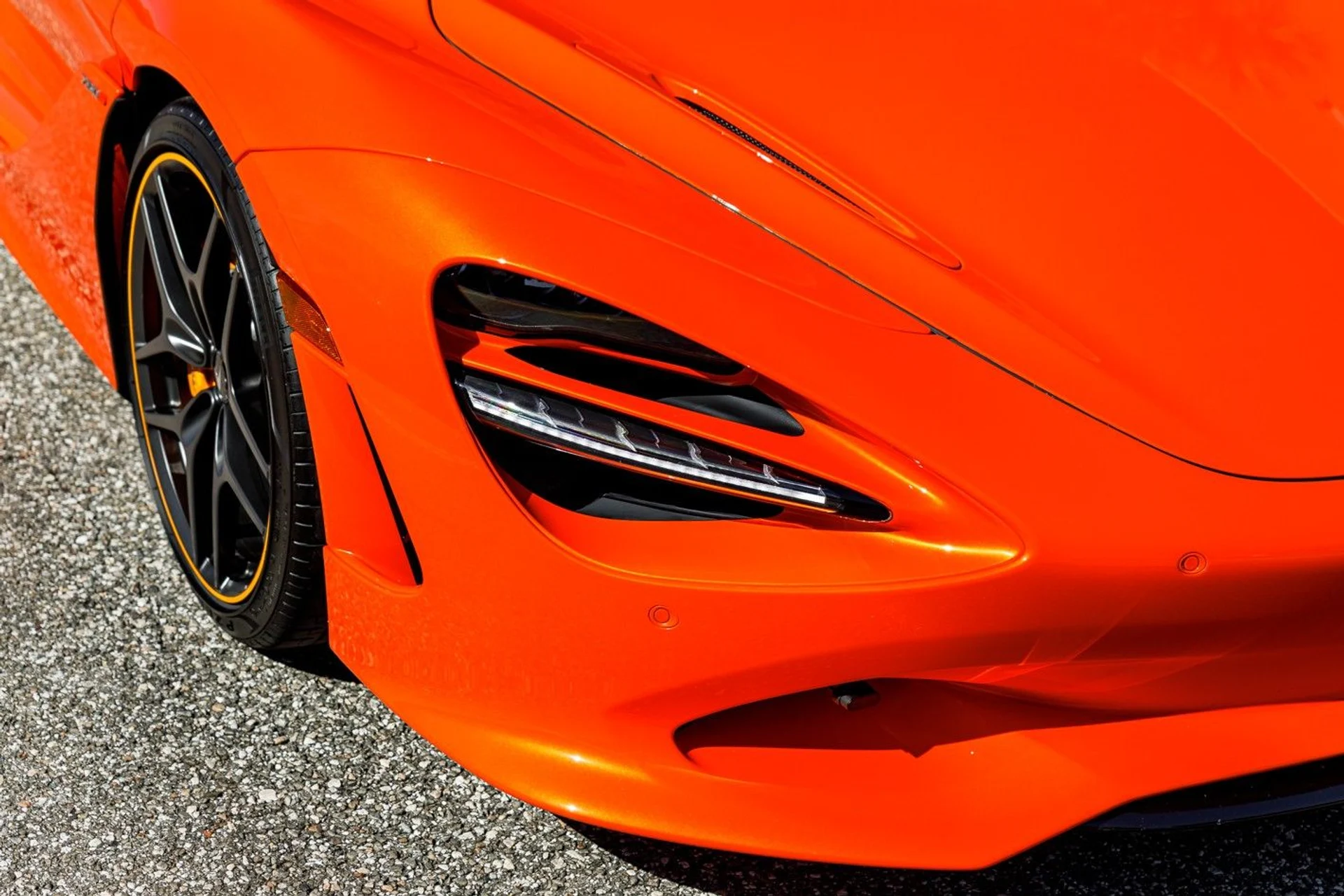 mph015_2223417942_618_p16_l_01469b9f12