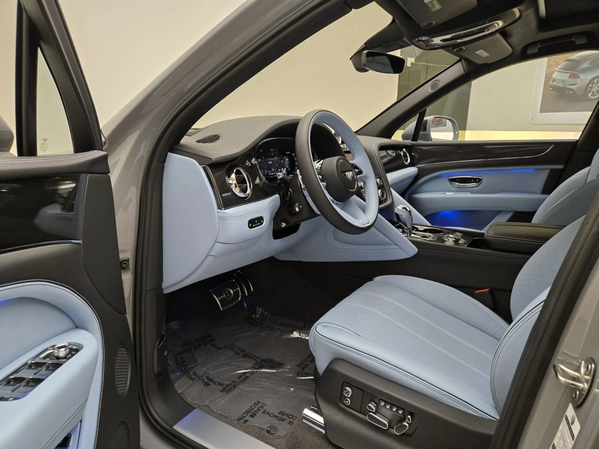 mph015_2244877655_Used_2025_Bentley_Bentayga_V8_1755588411_4cf444c726