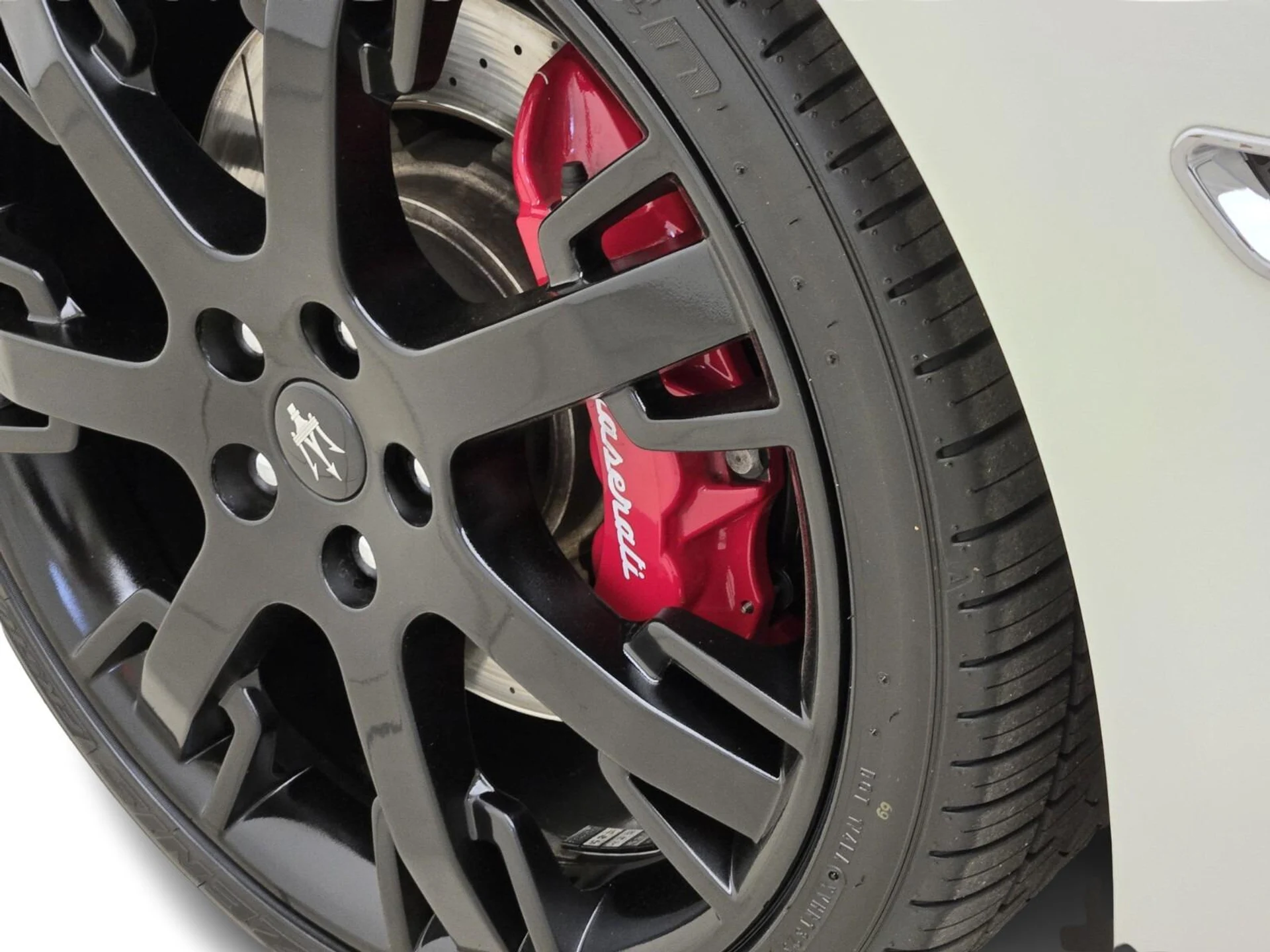 mph015_2252904973_Used_2018_Maserati_Gran_Turismo_Sport_1753165768_2e7cb23395