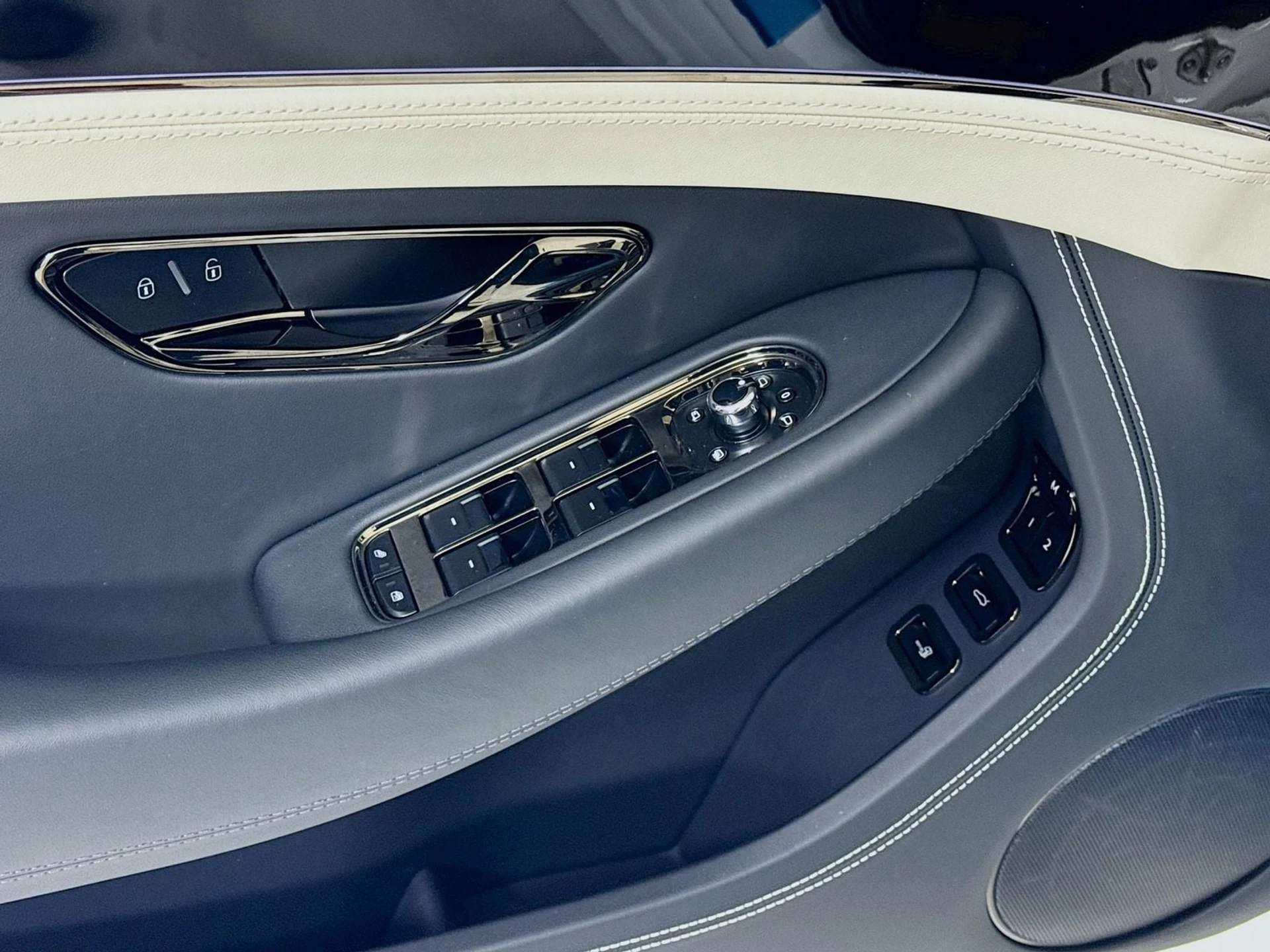 mph015_2255896990_e988b4e6dca46c1d260e1d0fb3366457x_5d438c422b