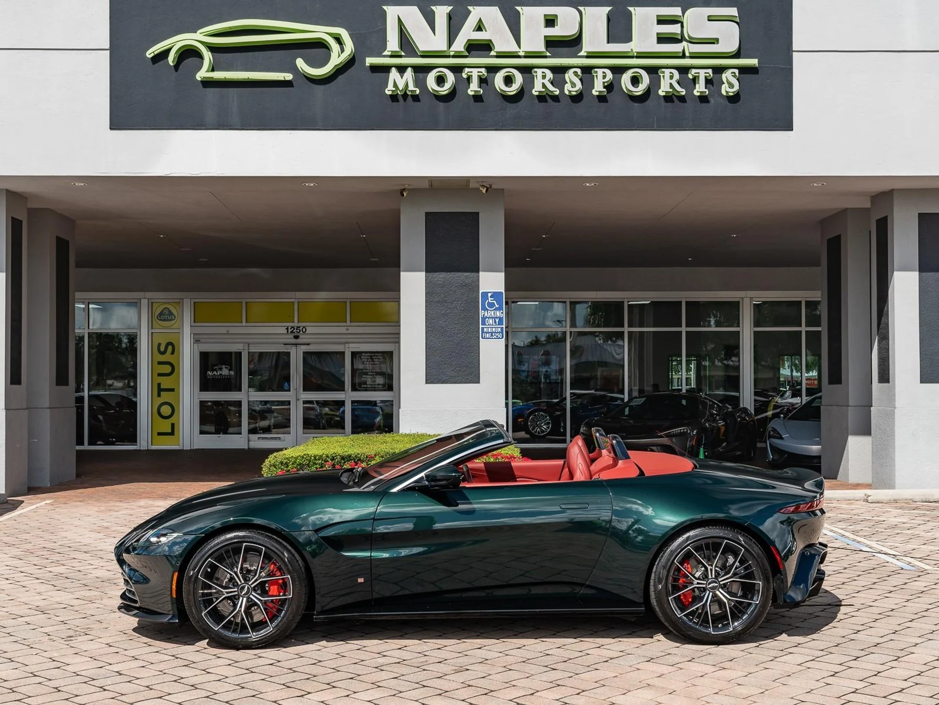 mph015_225742405_Used_2021_Aston_Martin_Vantage_1753207575_b4e54dae5c