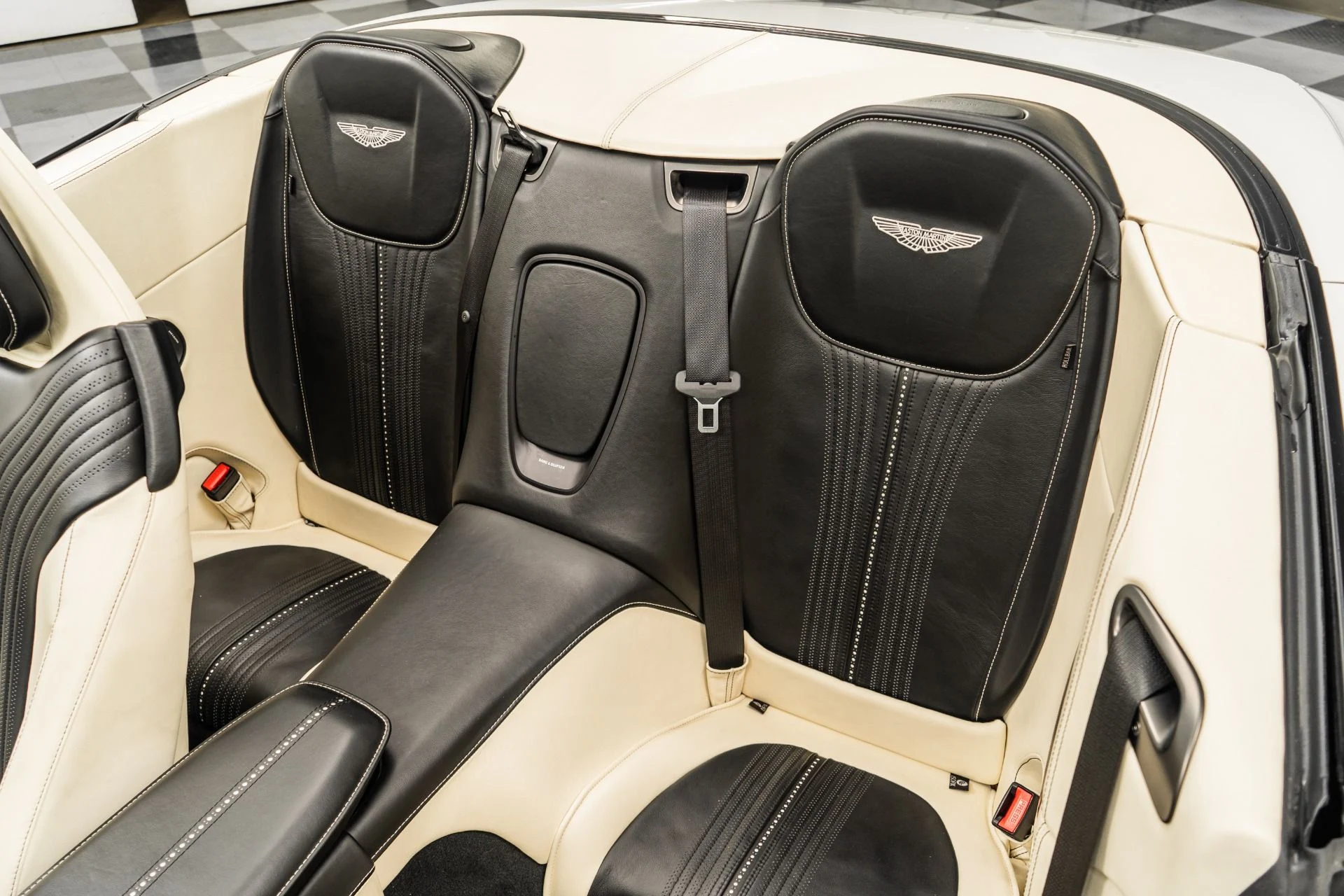 mph015_2260036930_Used_2019_Aston_Martin_DB_11_Volante_1760477407_d3accf1a15