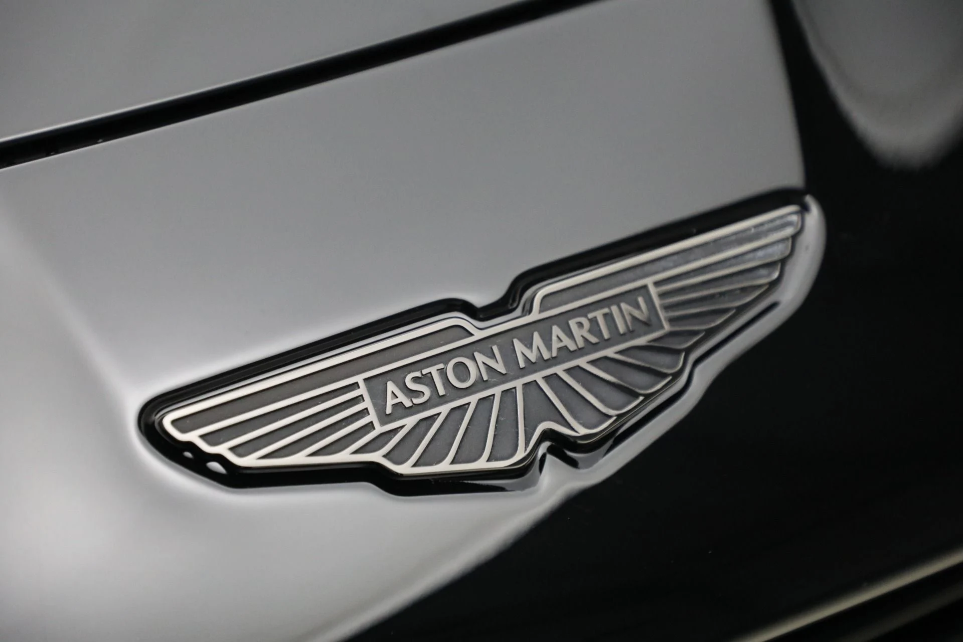 mph015_2261022910_New_2025_Aston_Martin_Vanquish_3df08ec7cc