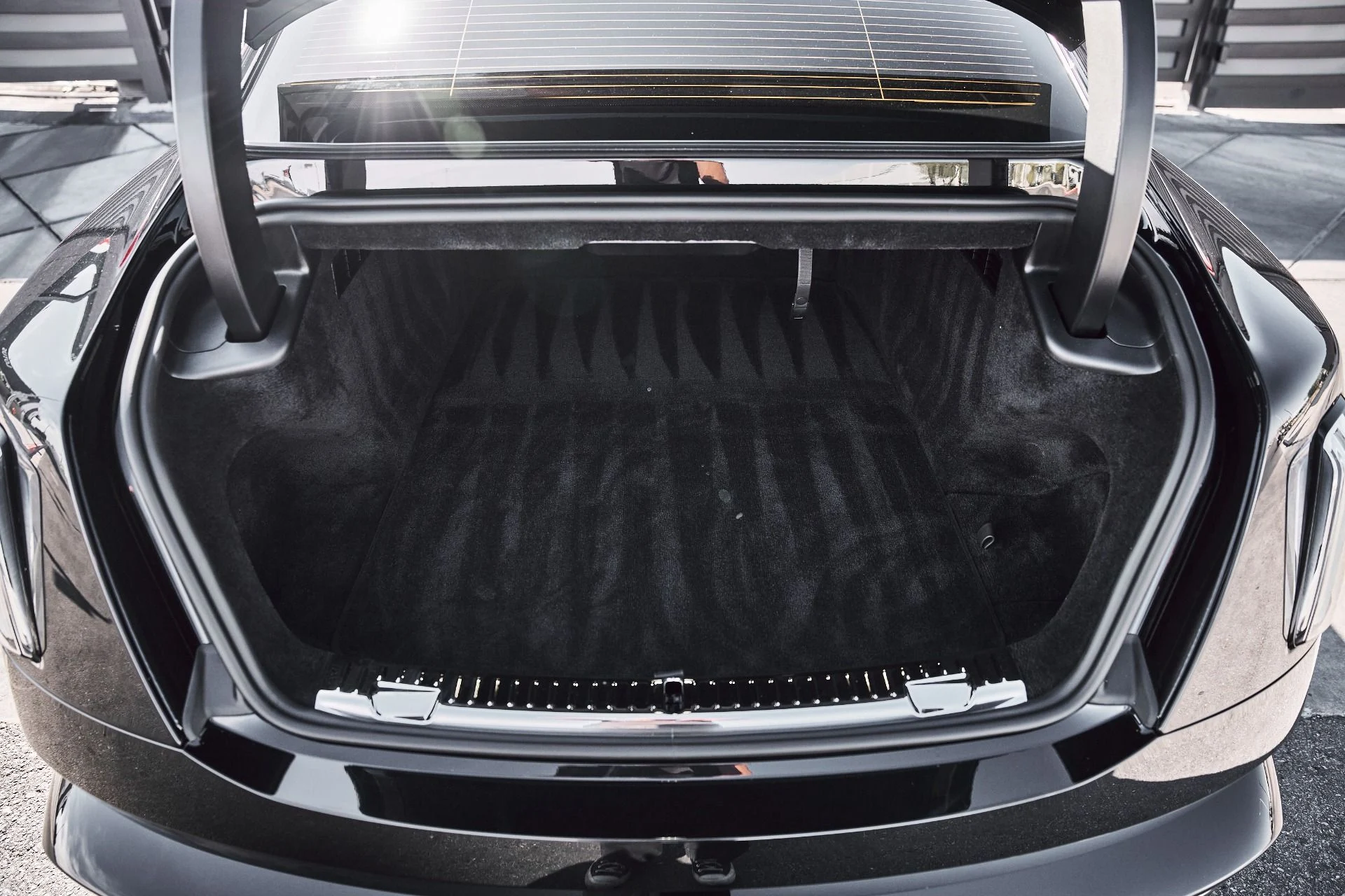 mph015_2266233411_Used_2025_Rolls_Royce_Spectre_Base_1775246488_9b0dd2113f