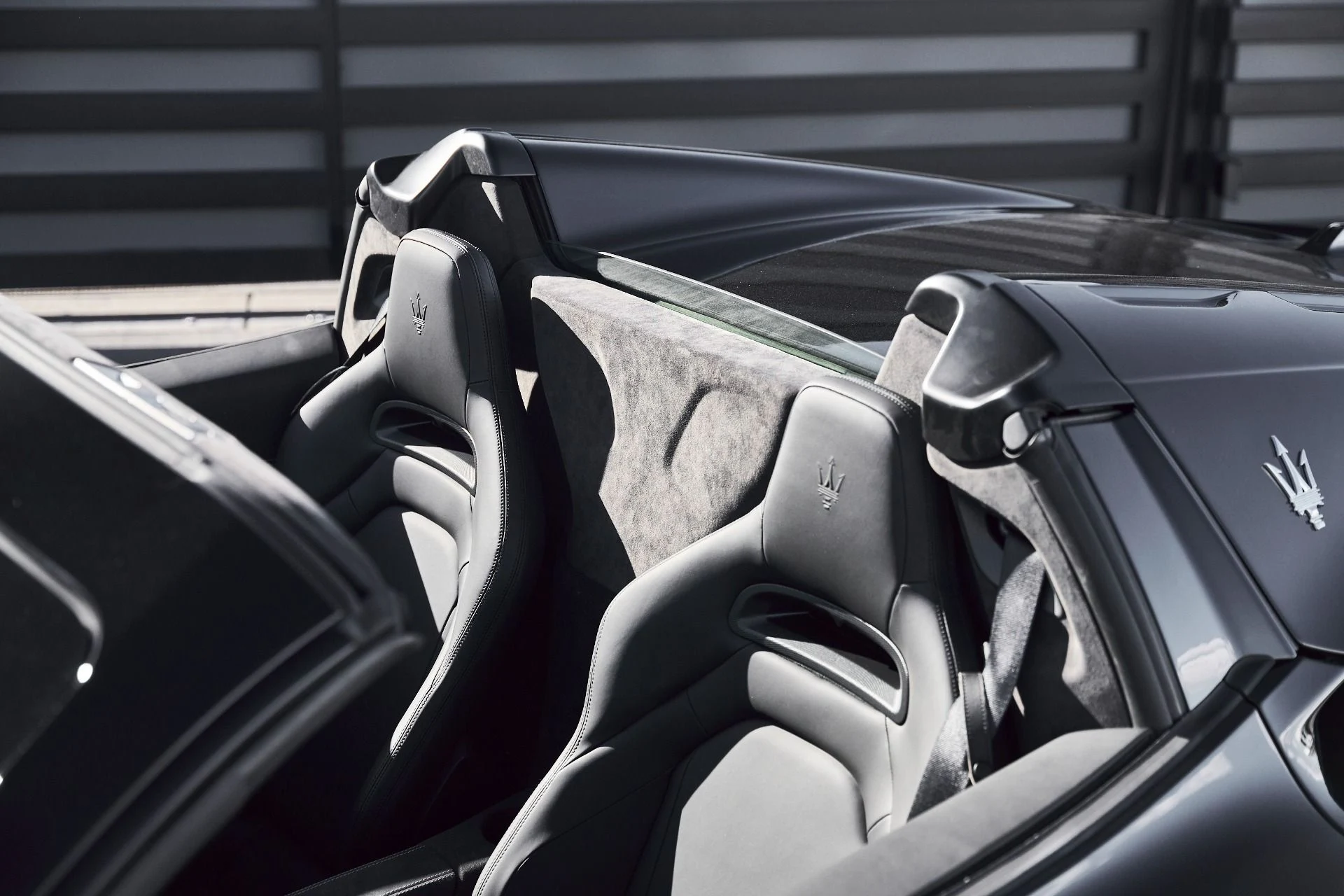 mph015_2278568915_Used_2024_Maserati_MC_20_1771382134_308c60505c