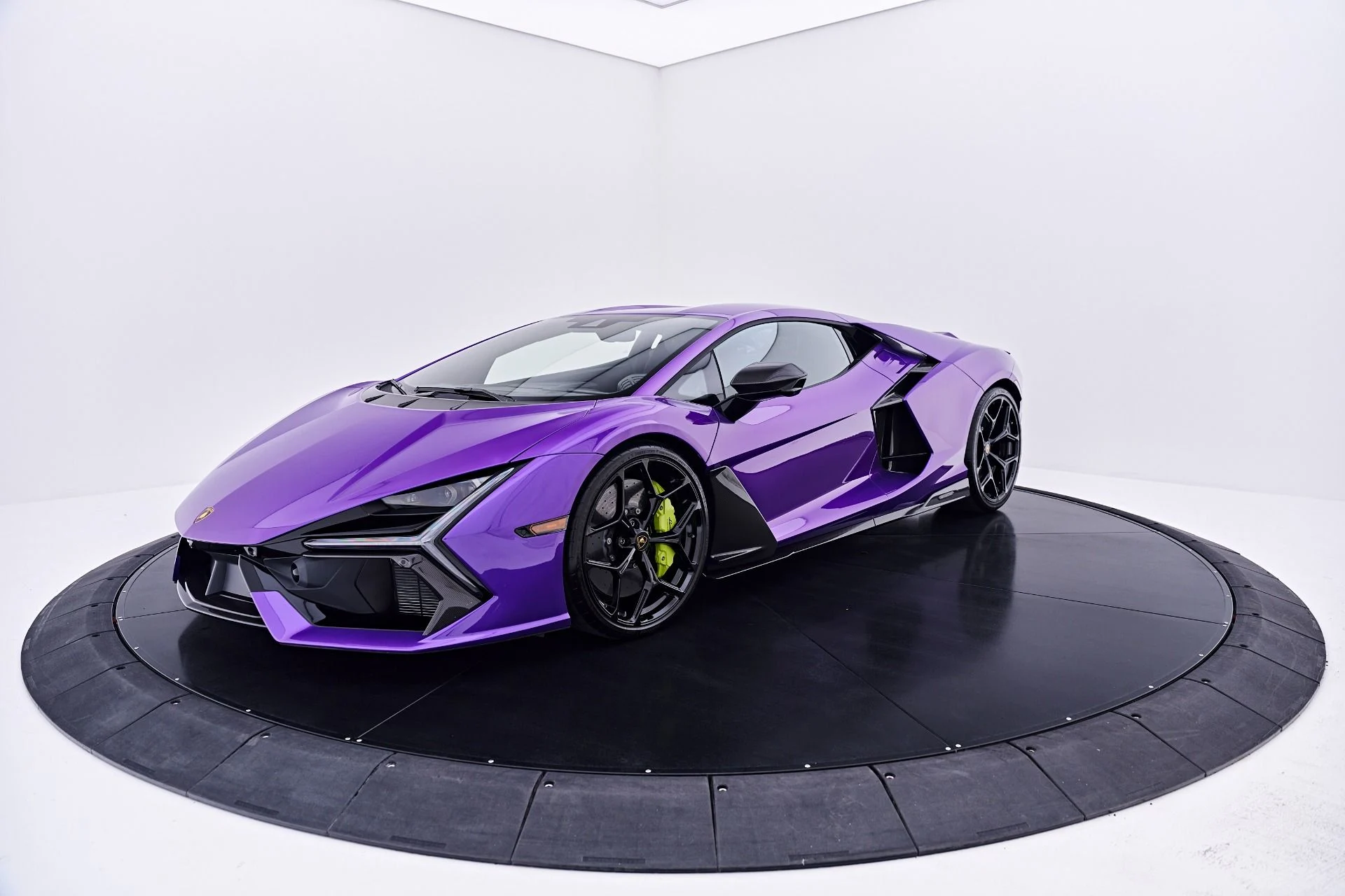 mph015_2279076211_Used_2025_Lamborghini_Revuelto_Base_1784242603_86903d1a5f