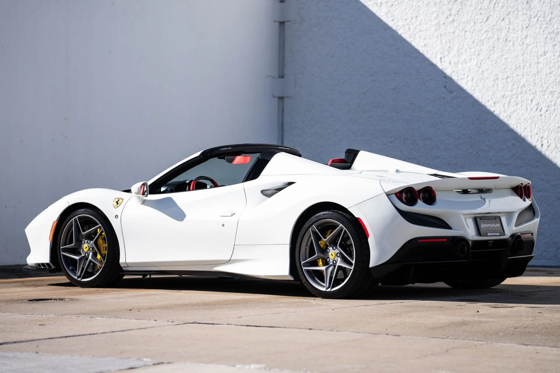 mph015_2284705426_Used_2023_Ferrari_F8_Spider_1765825139_f79151fe44