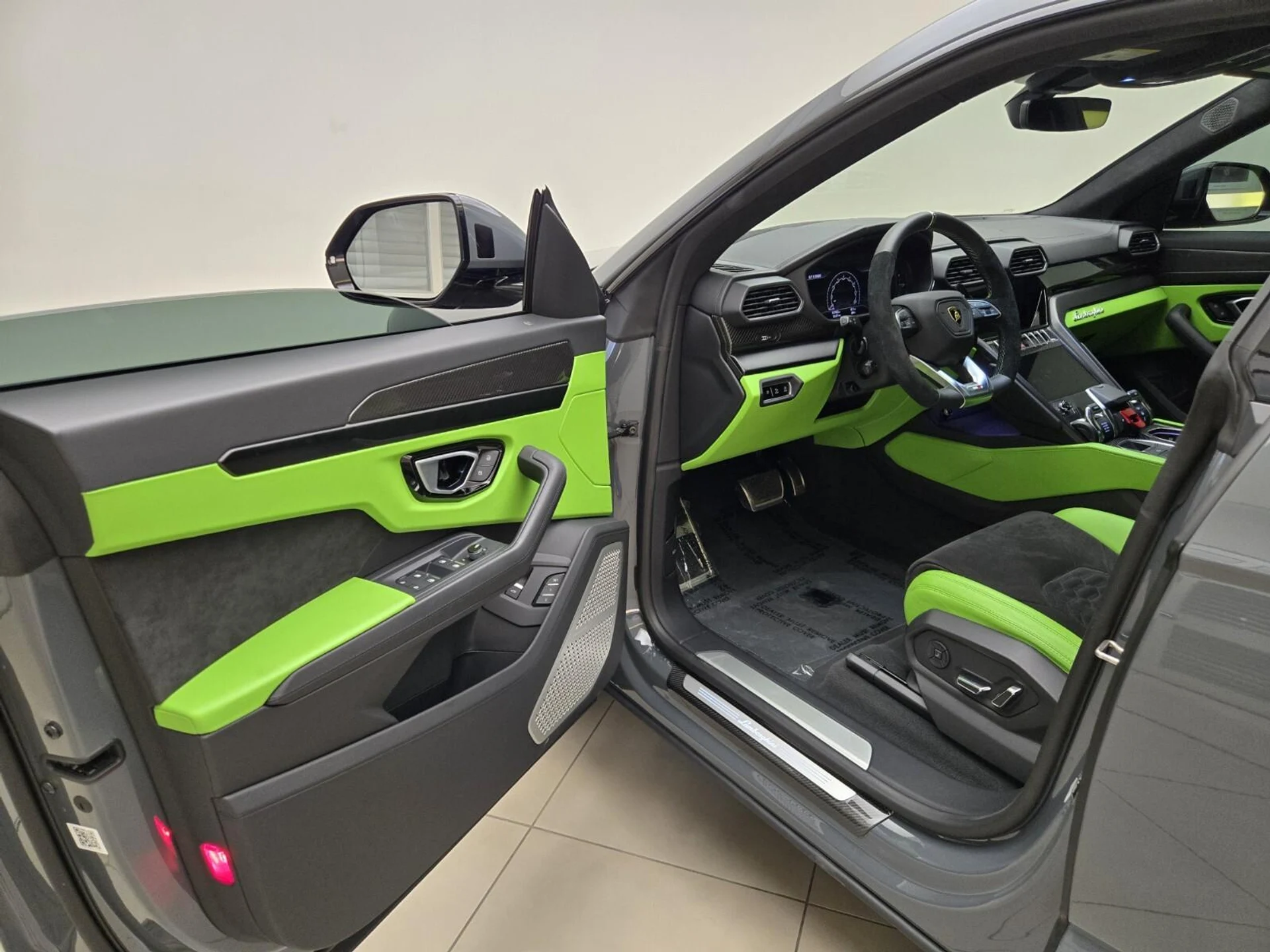 mph015_228761944_Used_2022_Lamborghini_Urus_1785561907_c3d0a35417