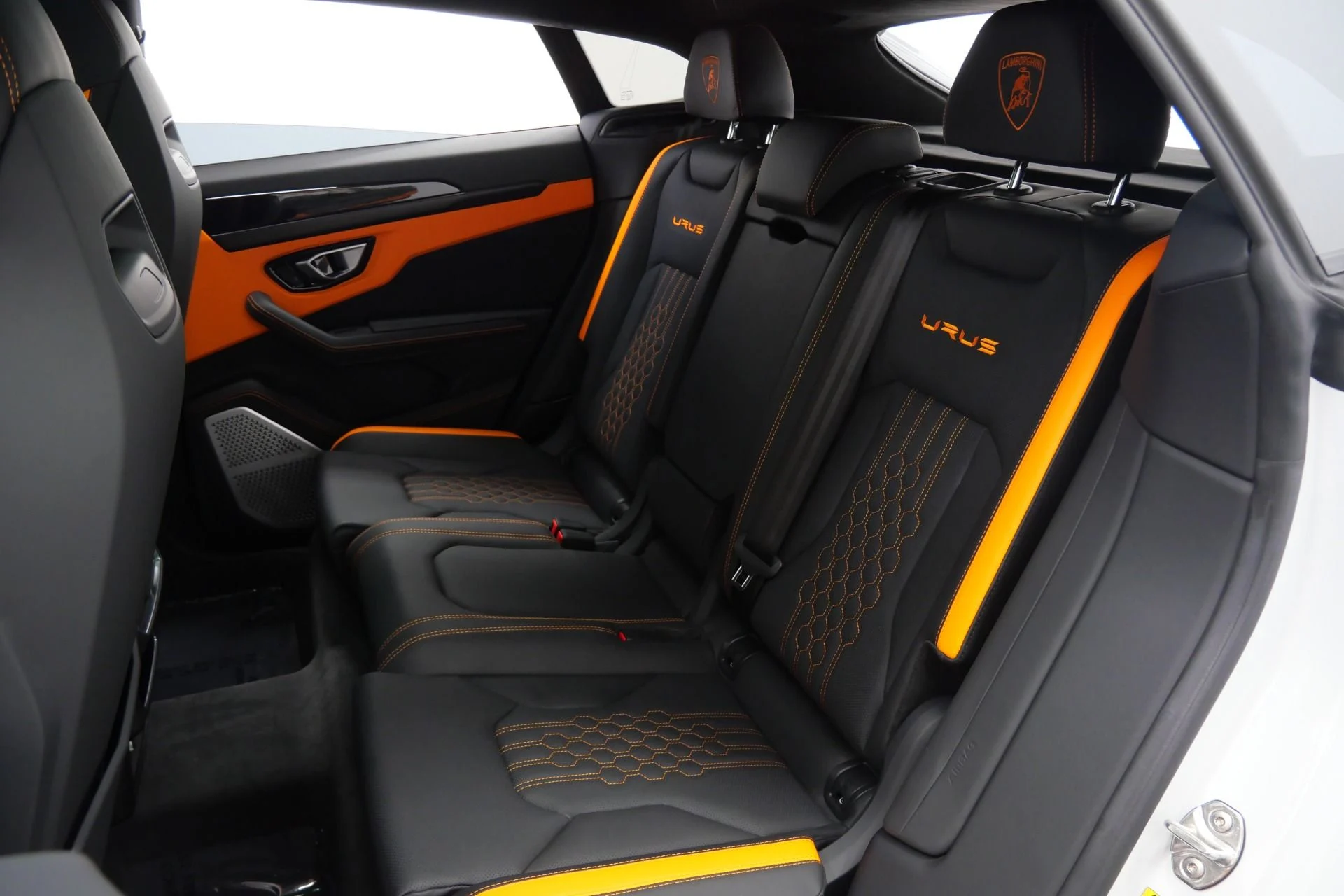 mph015_2290582303_Used_2023_Lamborghini_Urus_S_Very_Low_Miles_657_Horsepower_Bang_and_Olufsen_Audio_1781208380_94bfff18a6