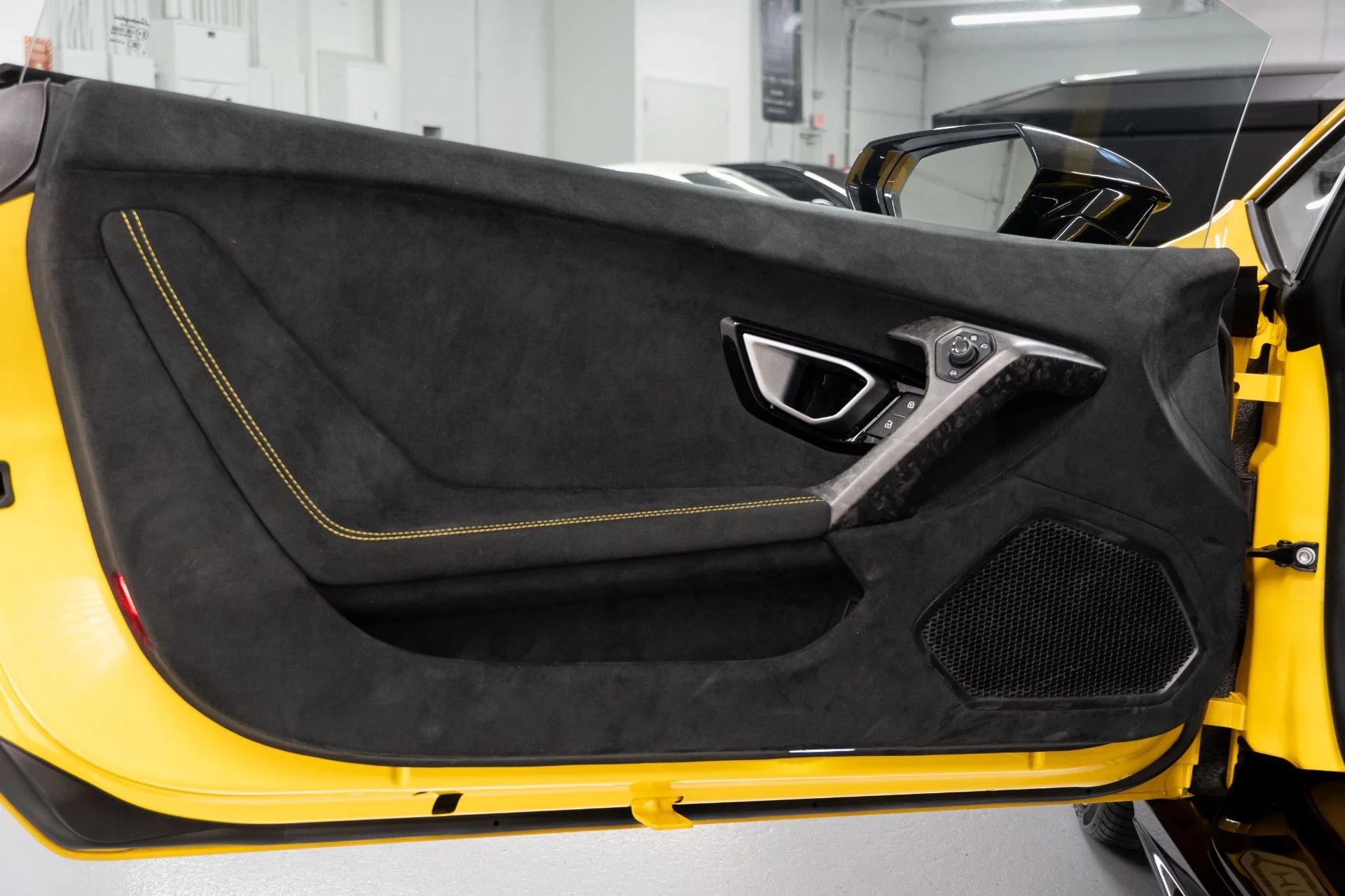 mph015_2290843080_Used_2019_Lamborghini_Huracan_LP_640_4_Performante_1764627885_2a315972e0