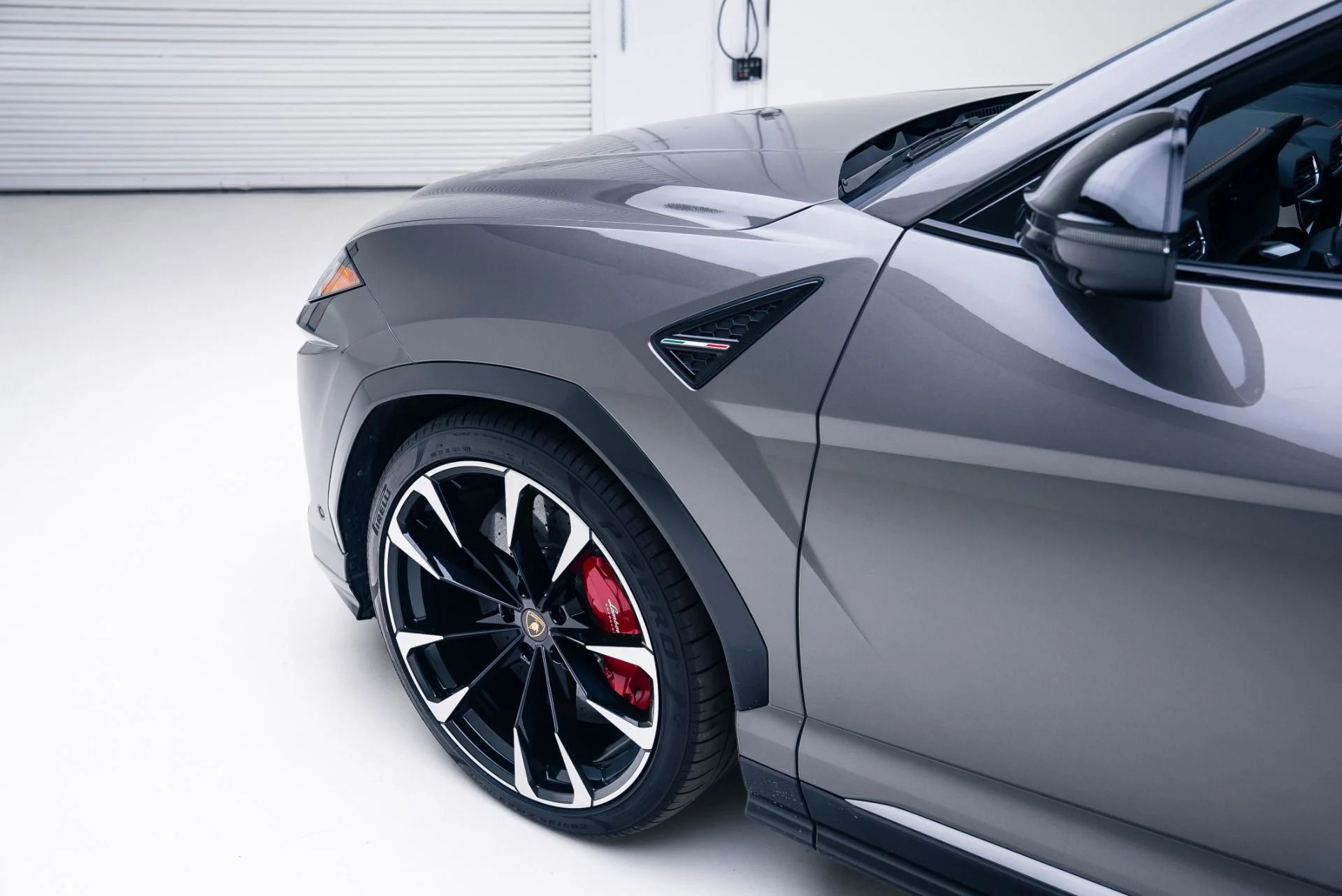 mph015_2294621877_Used_2021_Lamborghini_Urus_1764807920_f7f5b38cbe