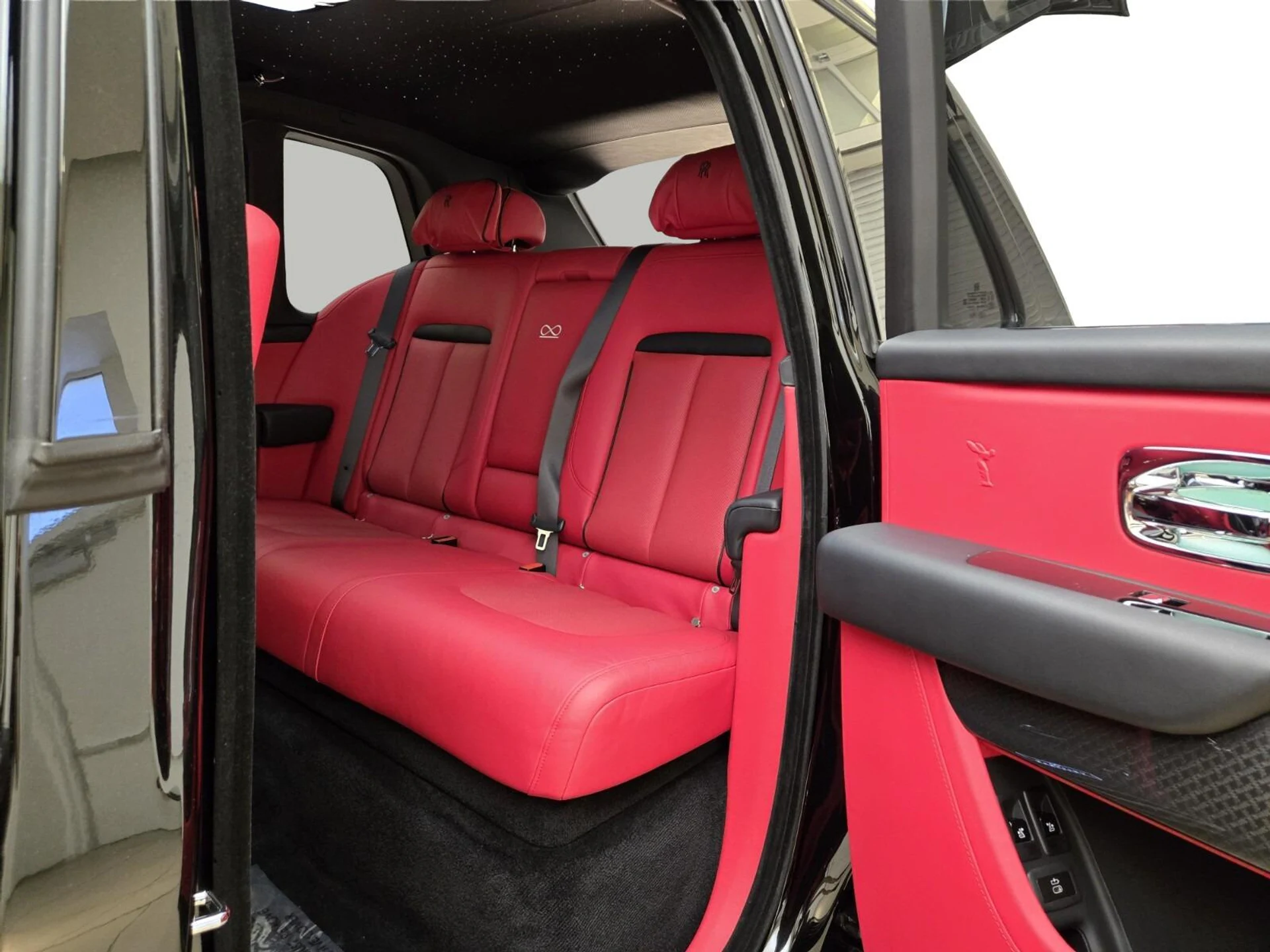 mph015_2308830374_Used_2022_Rolls_Royce_Black_Badge_Cullinan_1773381764_edba24a547