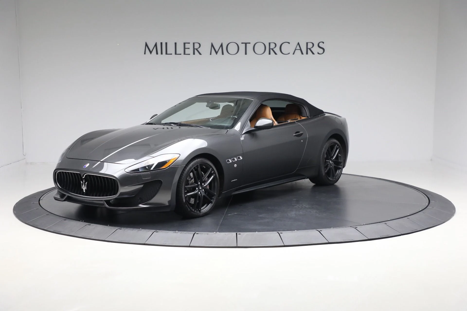 mph015_2309341455_Used_2015_Maserati_Gran_Turismo_9aa7e2b6f4