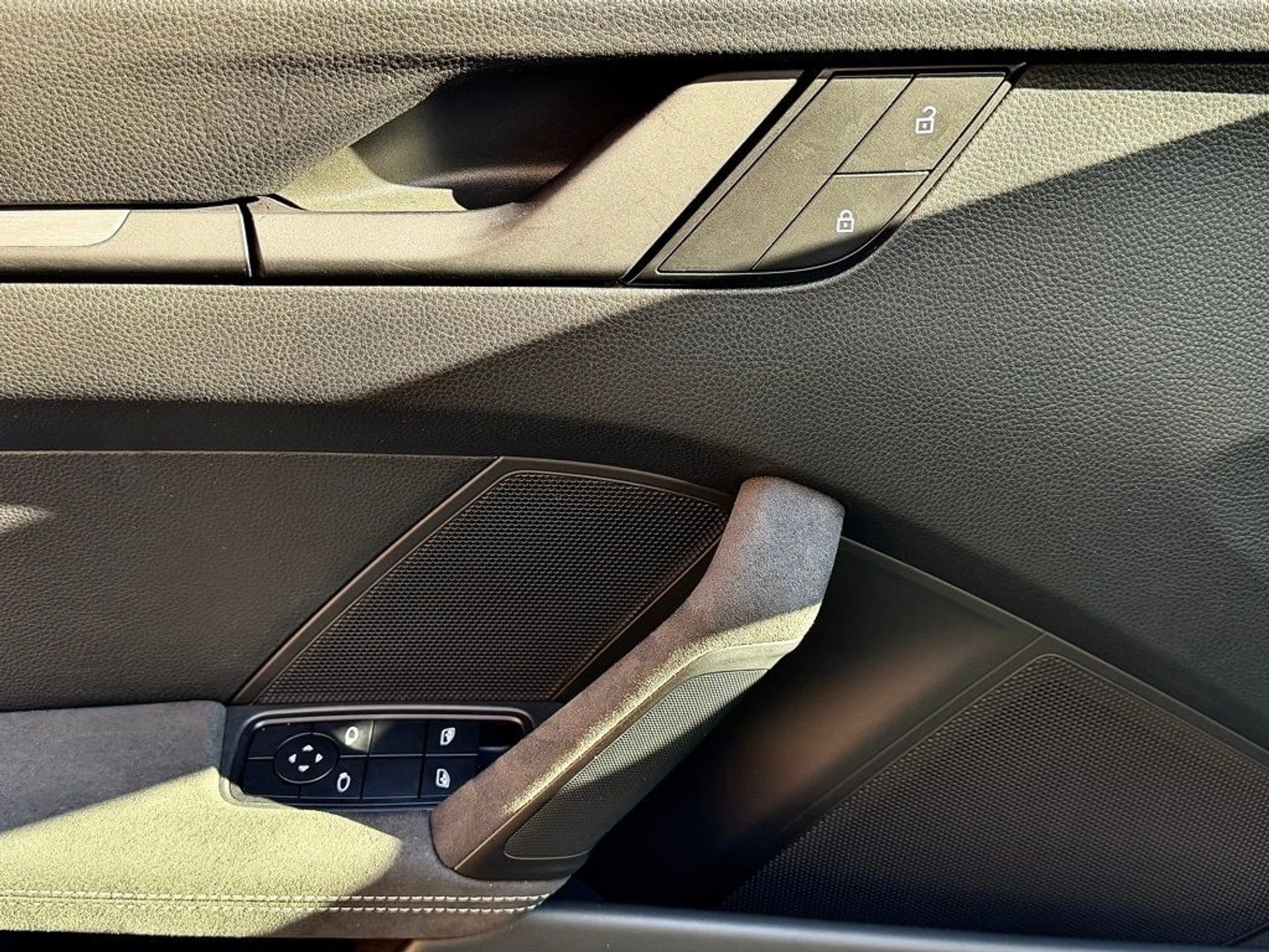 mph015_2321362685_43e2278fea16209b1c47bf01d252d36fx_d6728f5d21