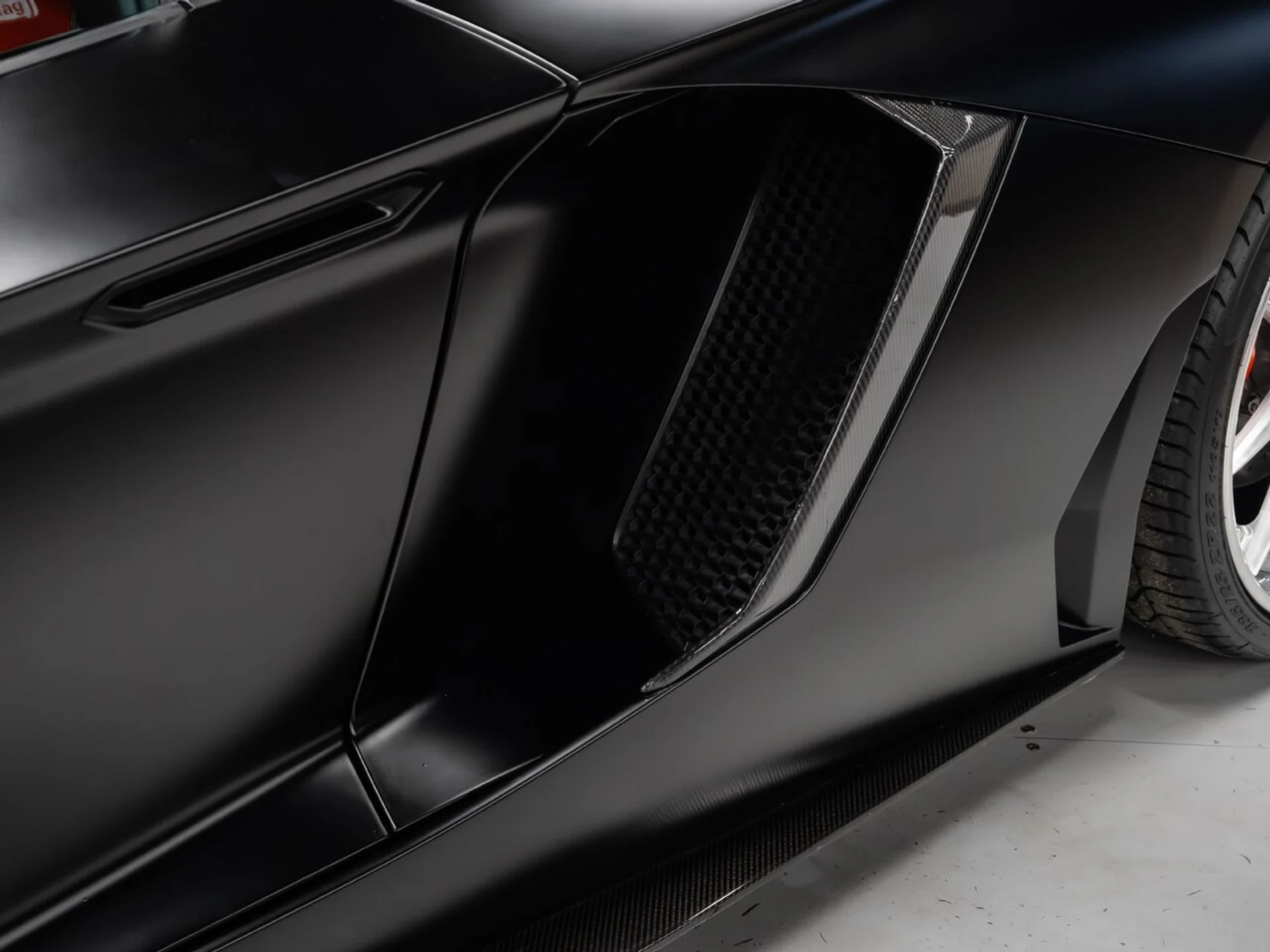 mph015_2325450168_lamborghini_aventador_2015_96e5f73dd1