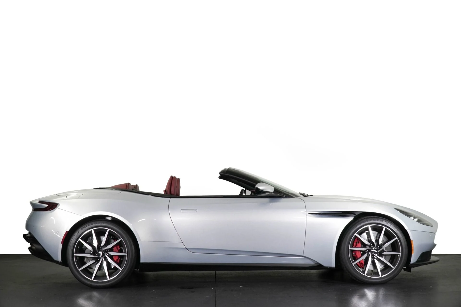 mph015_2325909720_Used_2021_Aston_Martin_DB_11_Volante_1769647963_57710b0860