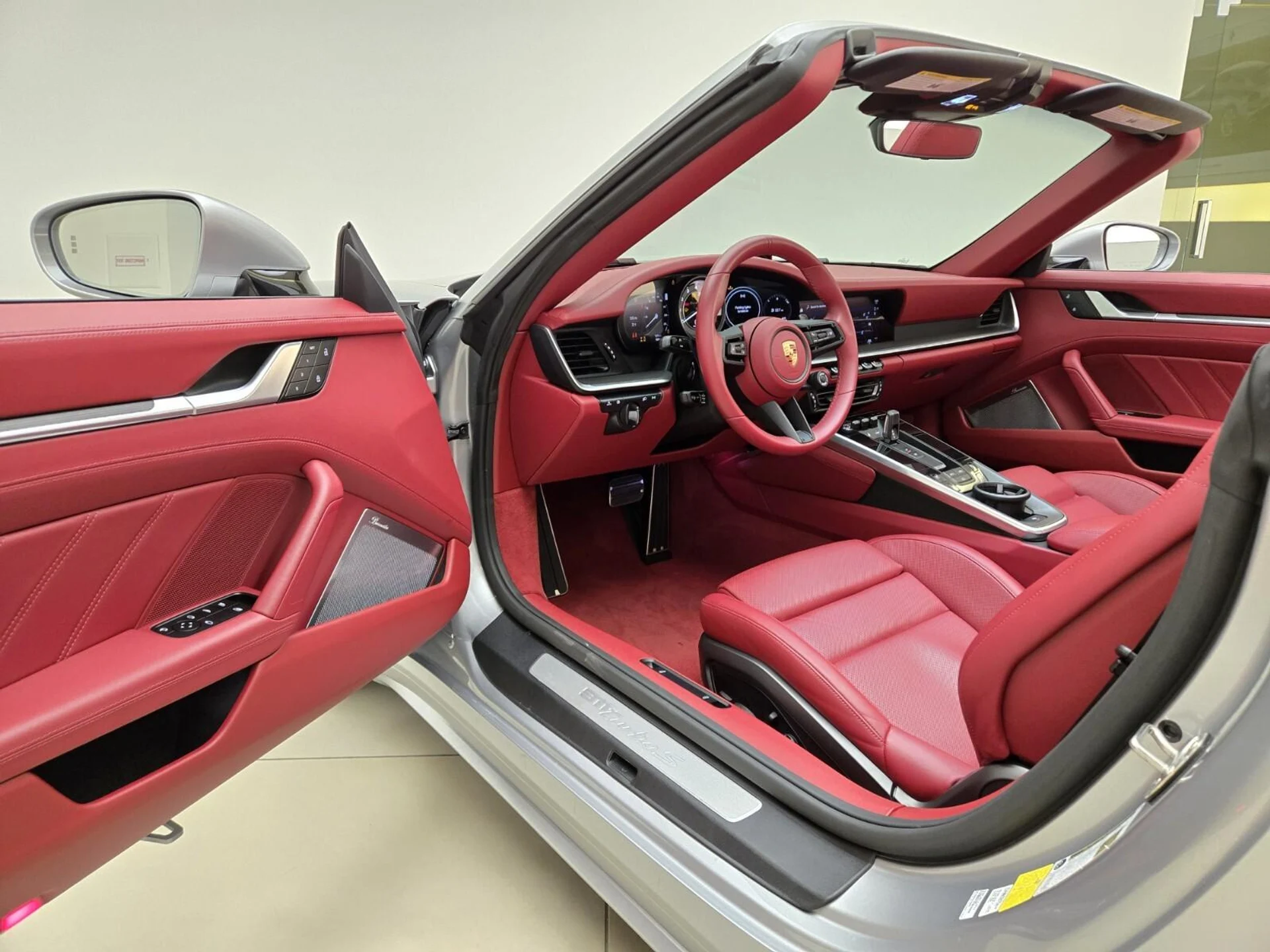 mph015_2332759116_Used_2023_Porsche_911_Turbo_1768891605_f00d1d04d6