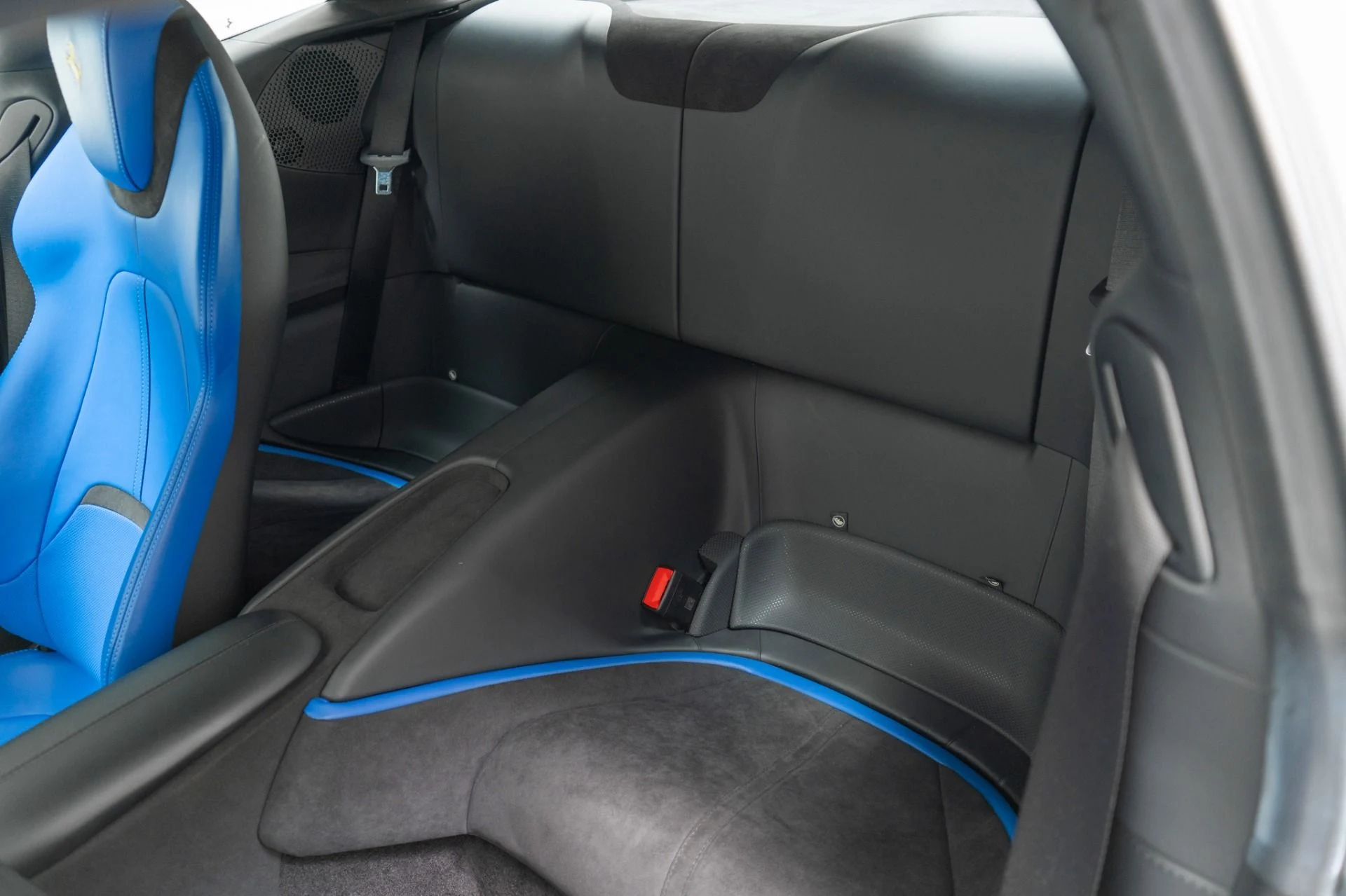mph015_2335628911_Used_2022_Ferrari_Roma_Two_Tone_Interior_Carbon_Fiber_Interior_Trim_JBL_Hi_Fi_1787948407_e68e5d11ac