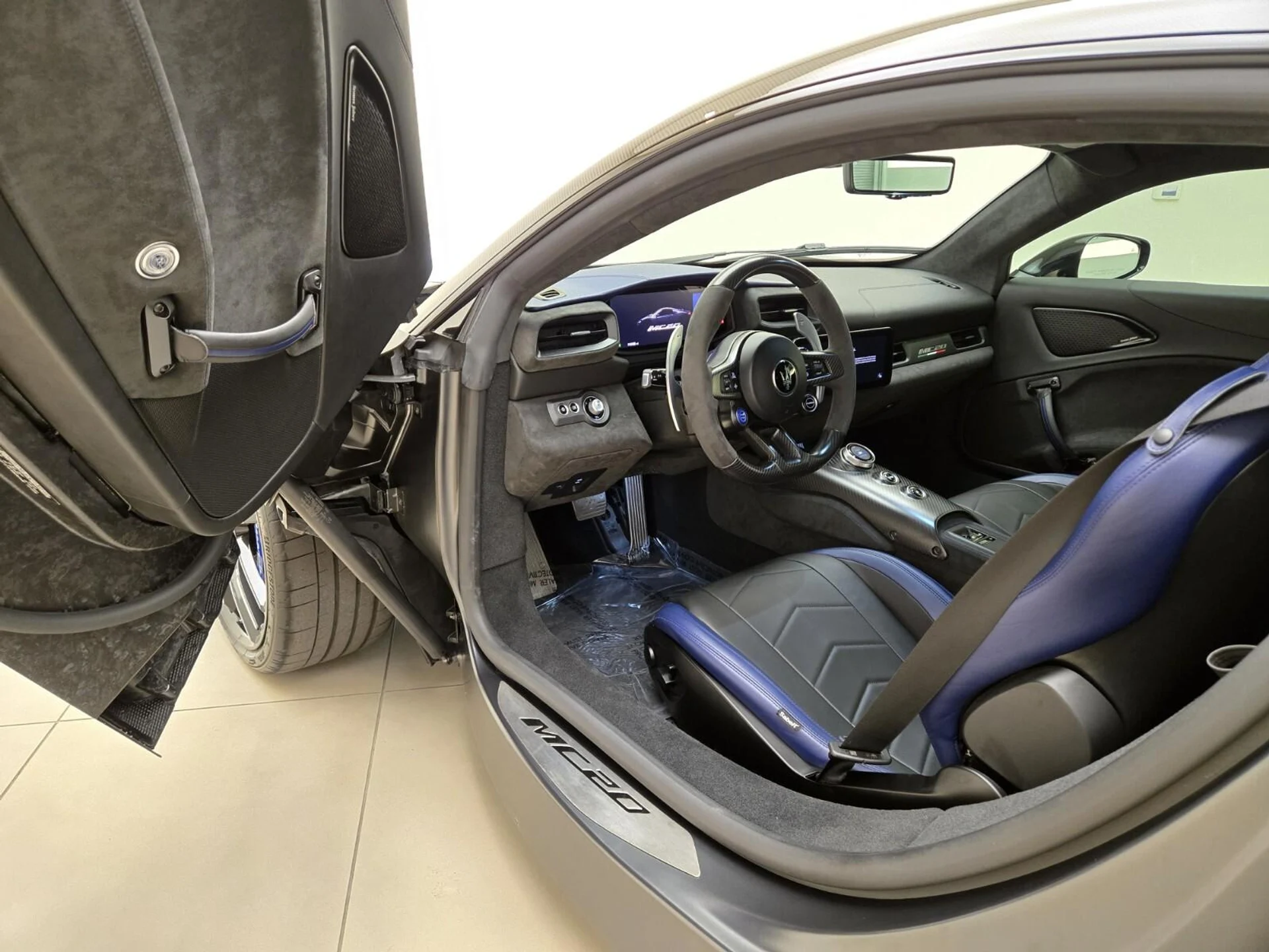 mph015_2337814583_Used_2023_Maserati_MC_20_1765868287_b2bd25f68d