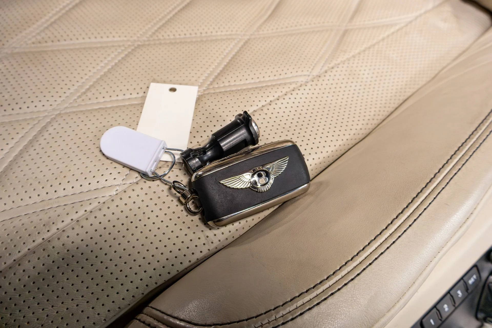 mph015_2340234885_Used_2015_Bentley_Flying_Spur_V8_1776286094_cfa55e02a5