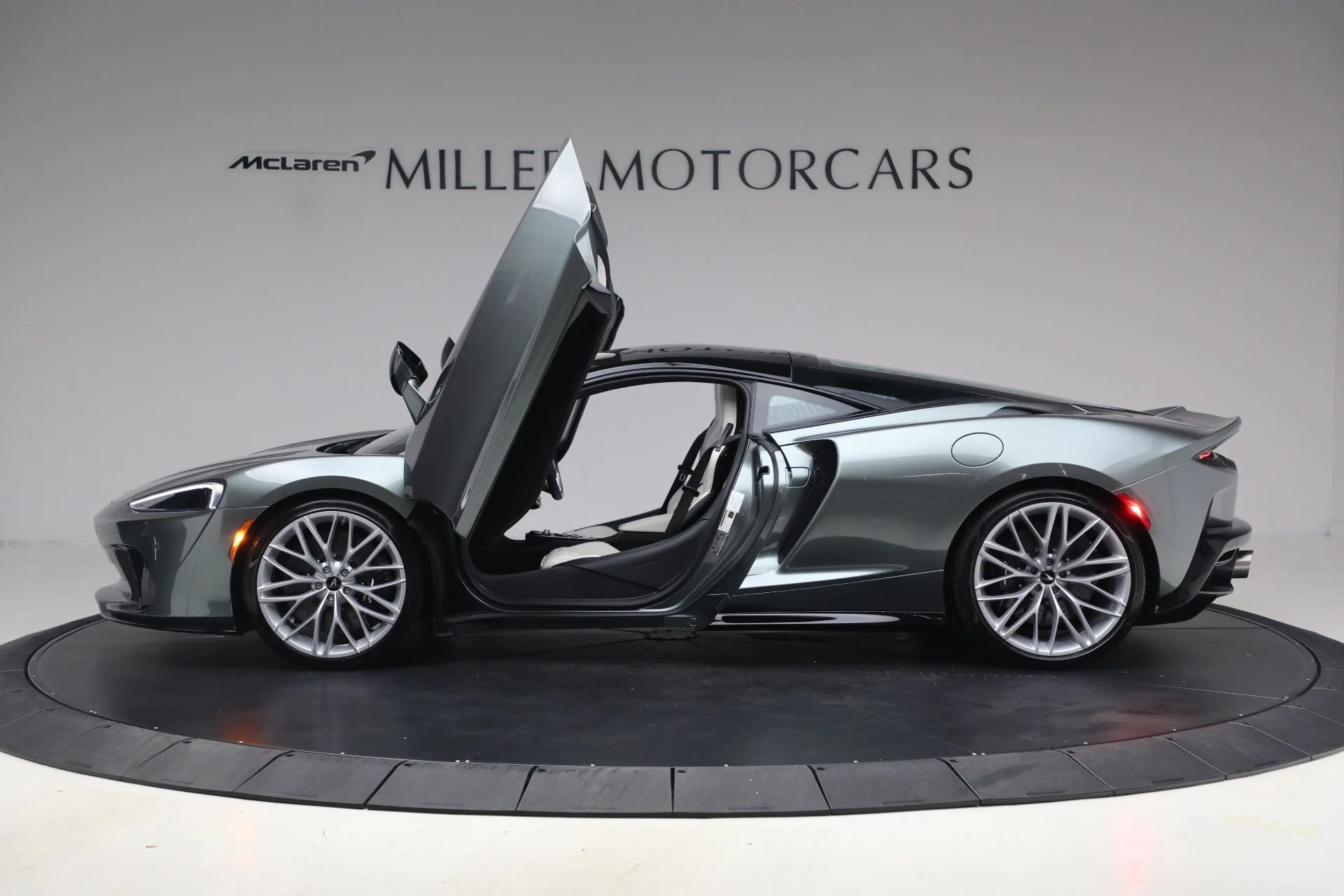 mph015_2347791307_New_2027_Mc_Laren_GTS_Tech_Lux_515d295e29