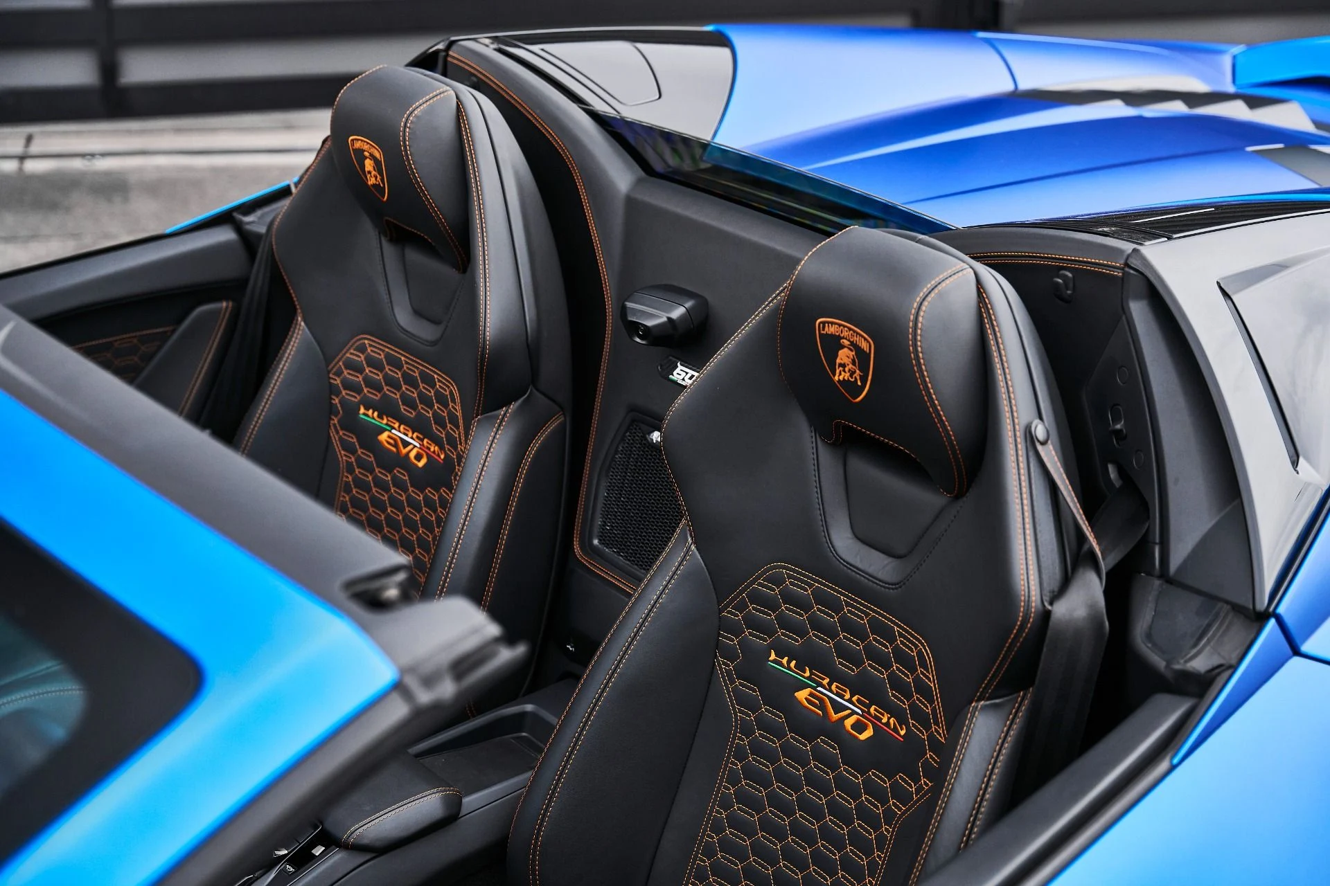 mph015_2350289270_Used_2023_Lamborghini_Huracan_EVO_Base_1775006604_c6c92b595c