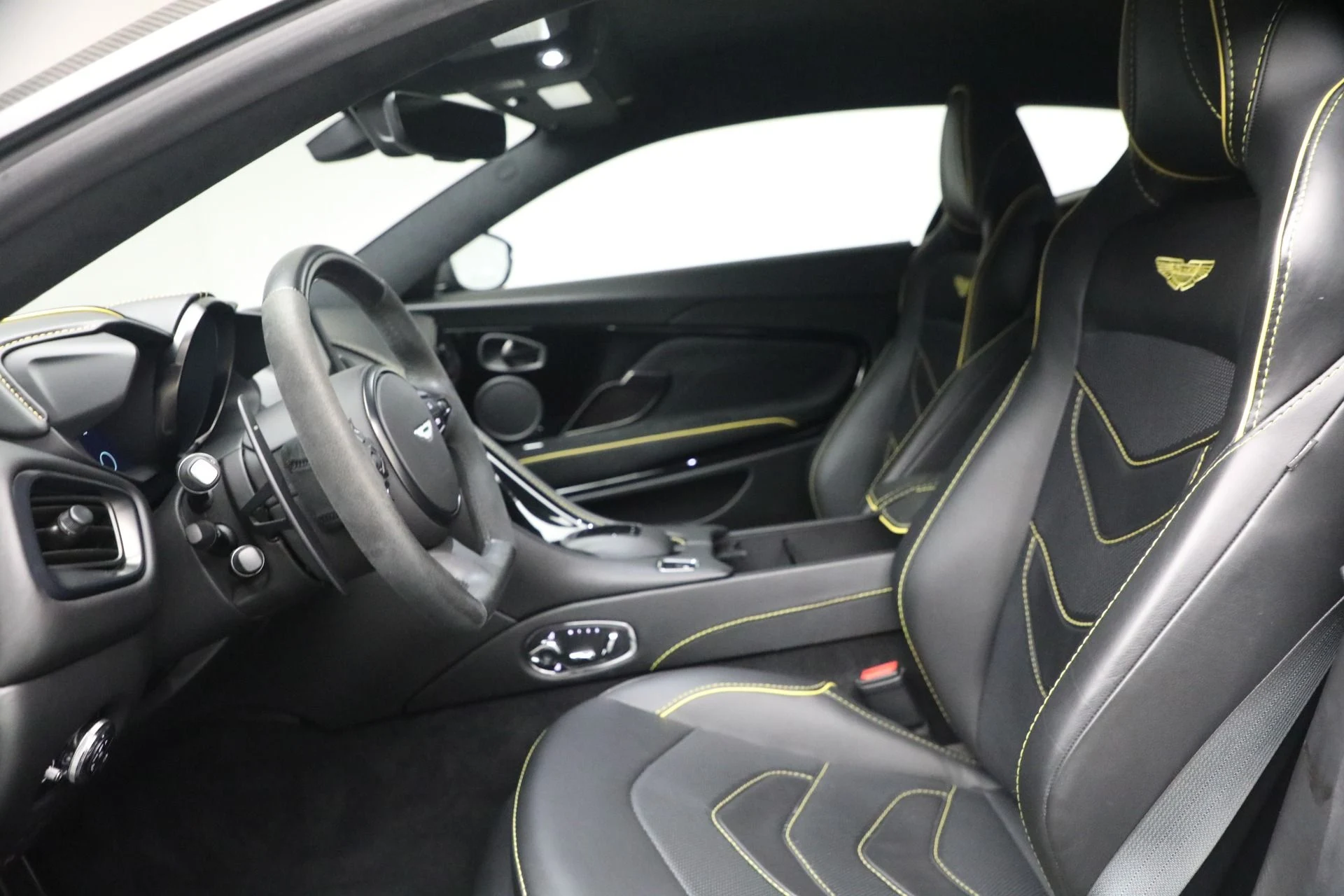 mph015_2355095391_Used_2019_Aston_Martin_DBS_Superleggera_1766529169_48b1f5932d