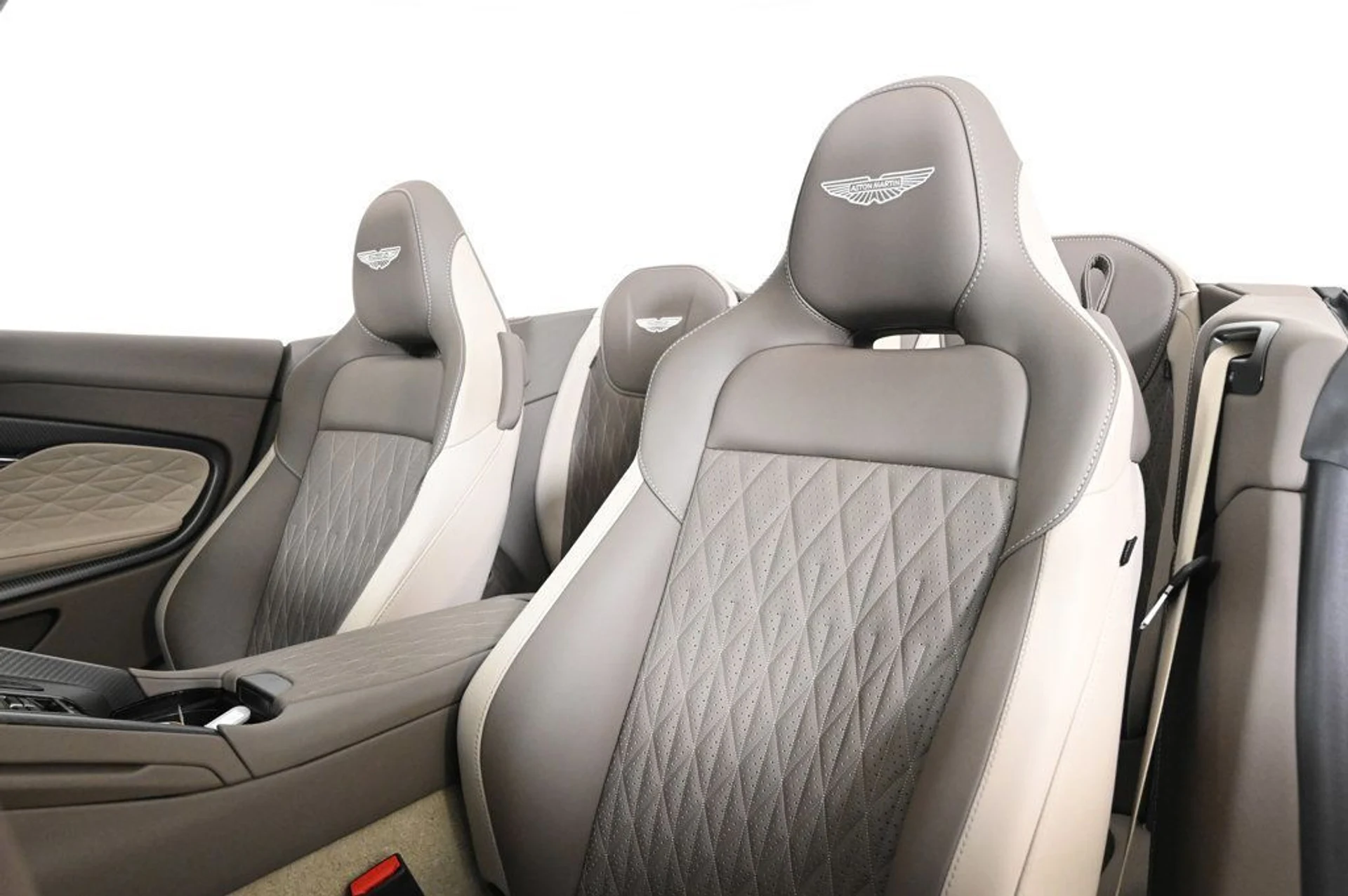 mph015_2356863086_new_2026_aston_martin_db12_11350_22928535_15_1024_71abfb40ad