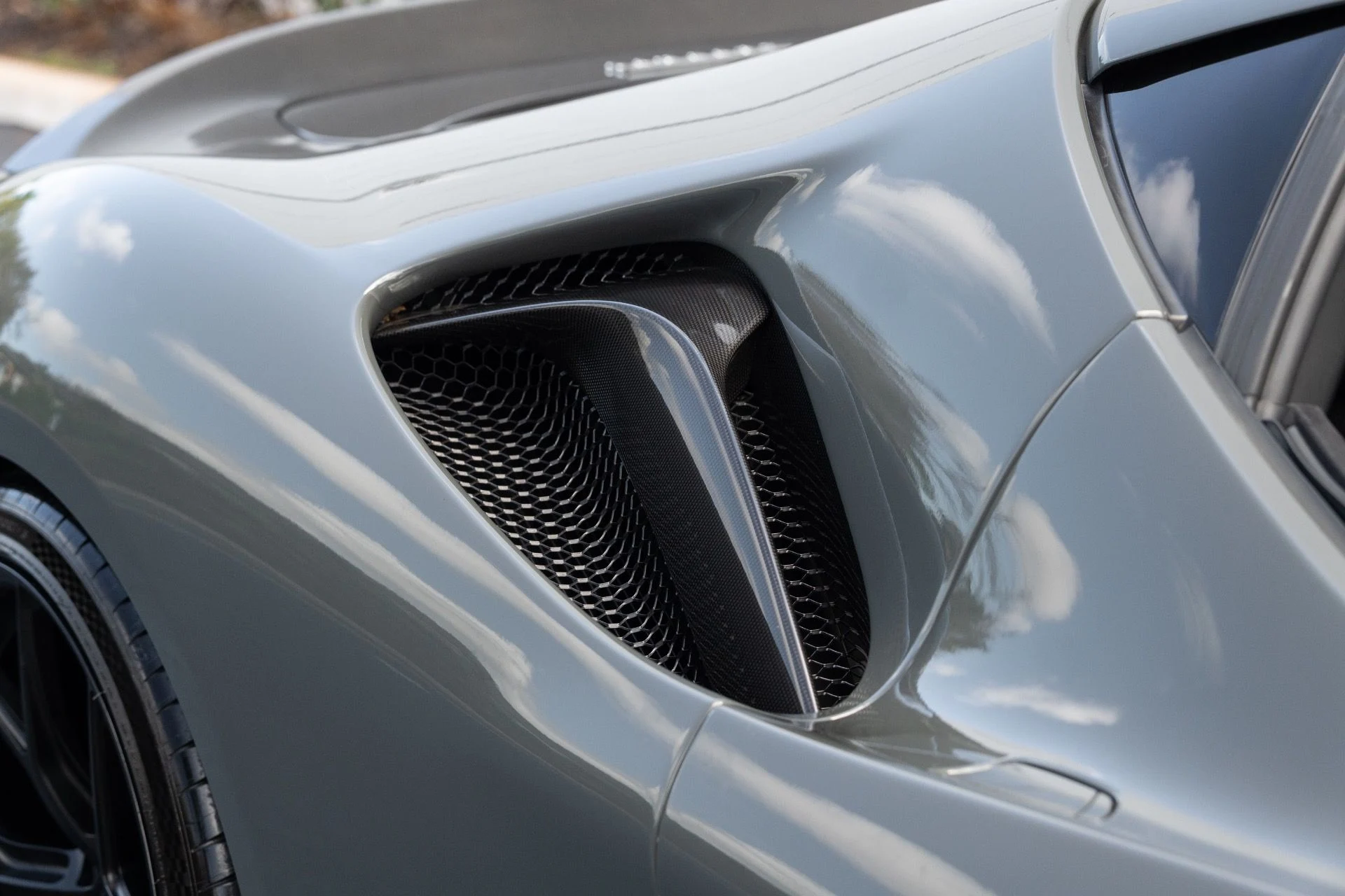 mph015_2356961650_Used_2022_Ferrari_SF_90_Stradale_1772648801_d6208771c8