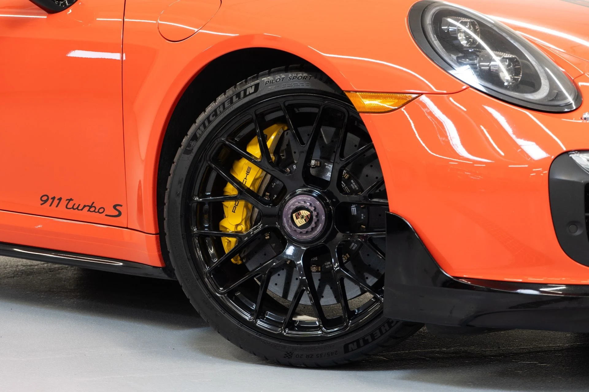 mph015_2359930205_Used_2016_Porsche_911_Turbo_S_1752691183_711f6804d7