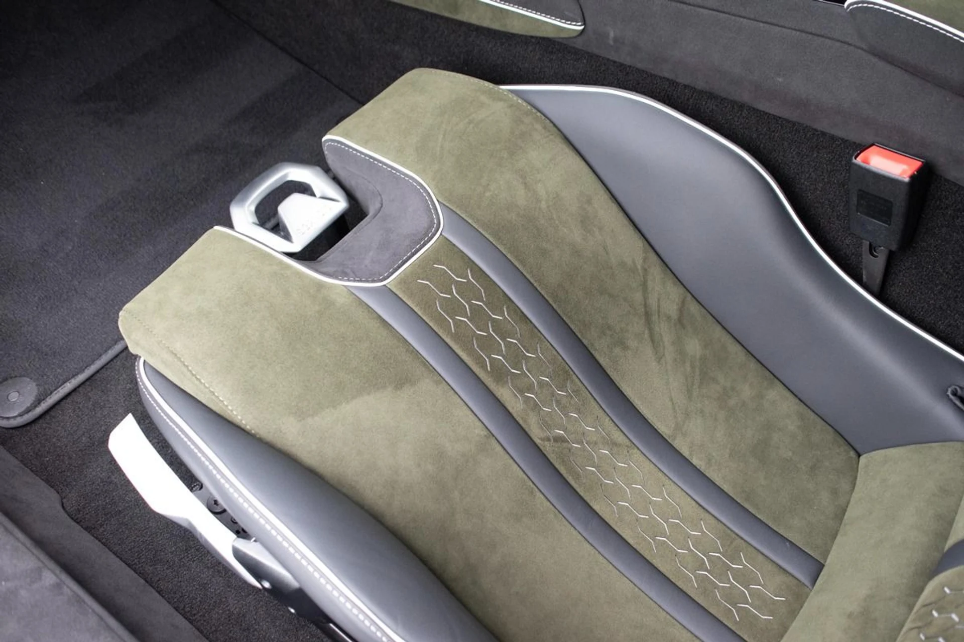 mph015_2360118772_Used_2023_Lamborghini_Huracan_Sterrato_1769868848_64f000918f