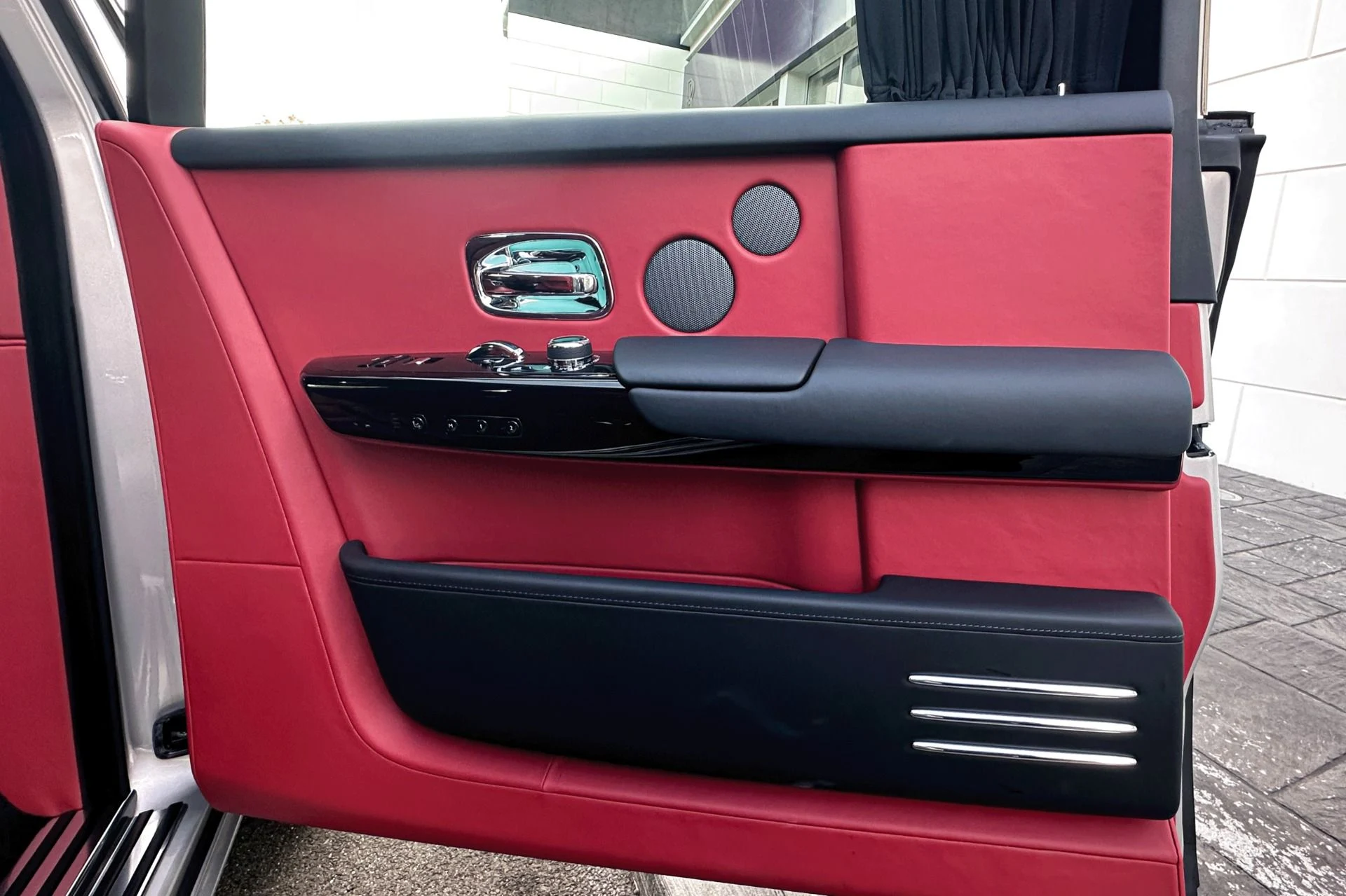 mph015_2363595904_Used_2022_Rolls_Royce_Phantom_EWB_1762892452_c2434b7681