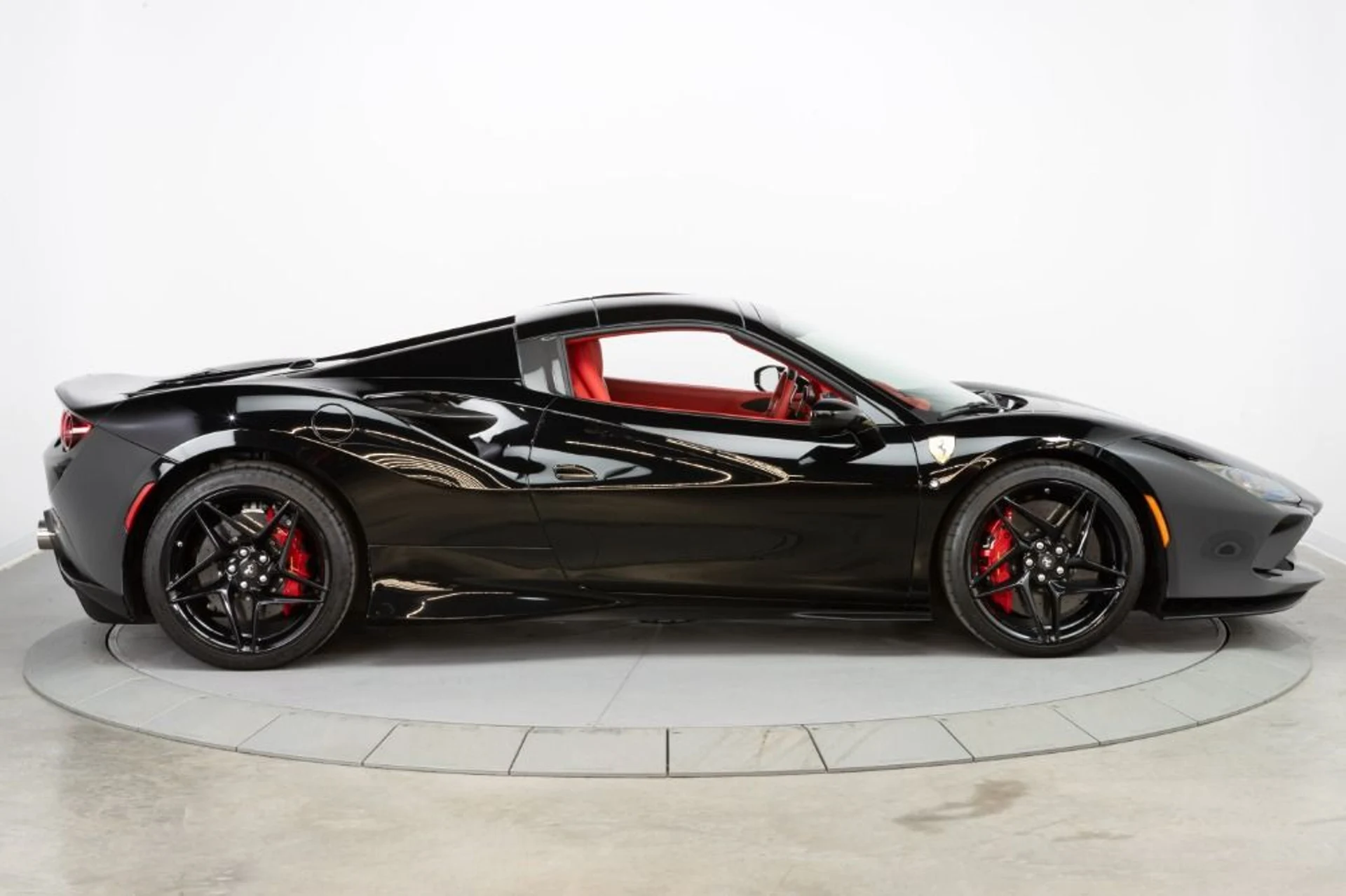 mph015_23636887_Used_2021_Ferrari_F8_Spider_da94d1efd7