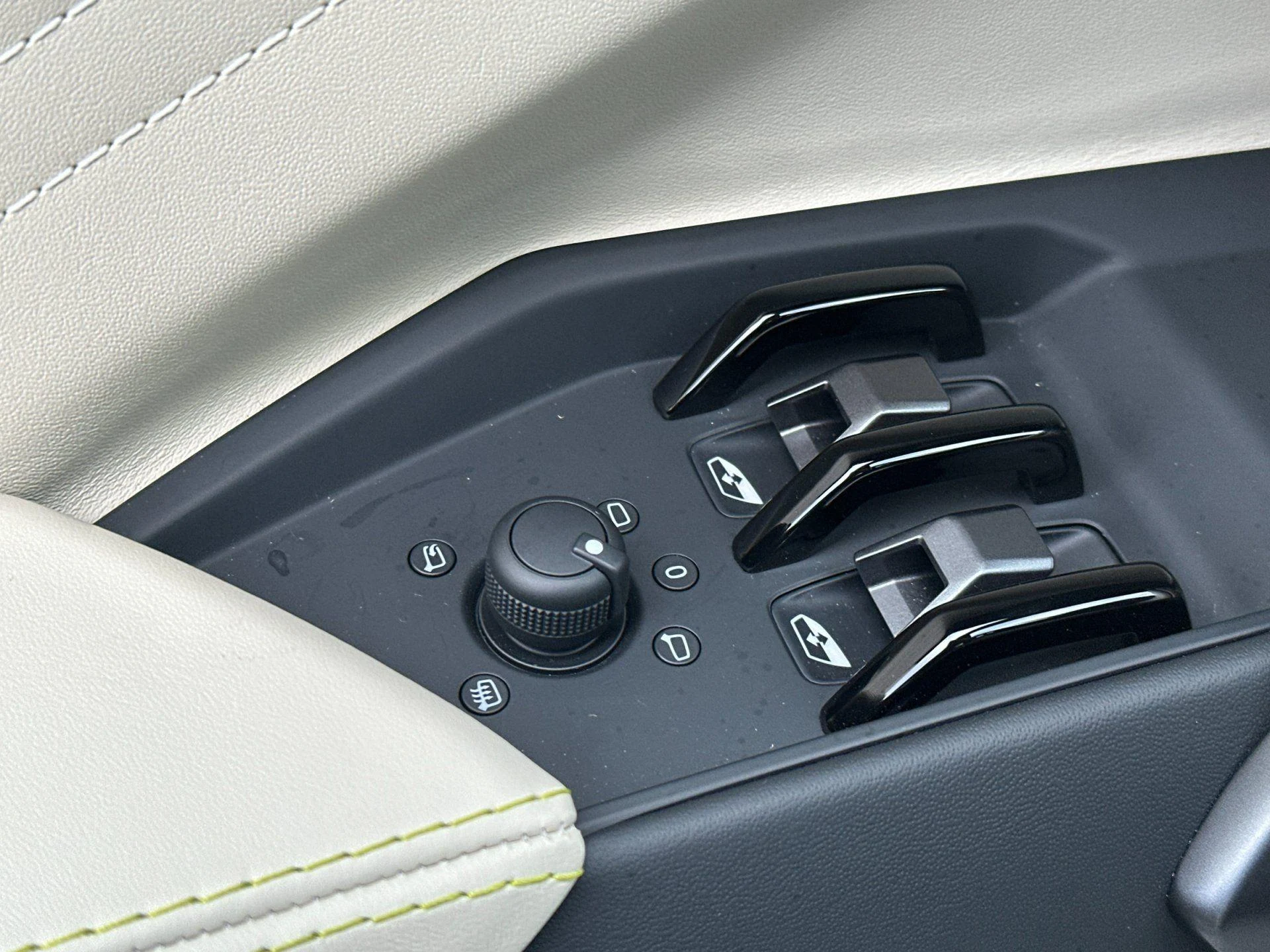 mph015_2365996080_New_2026_Lamborghini_Revuelto_1772877565_0cebead15f