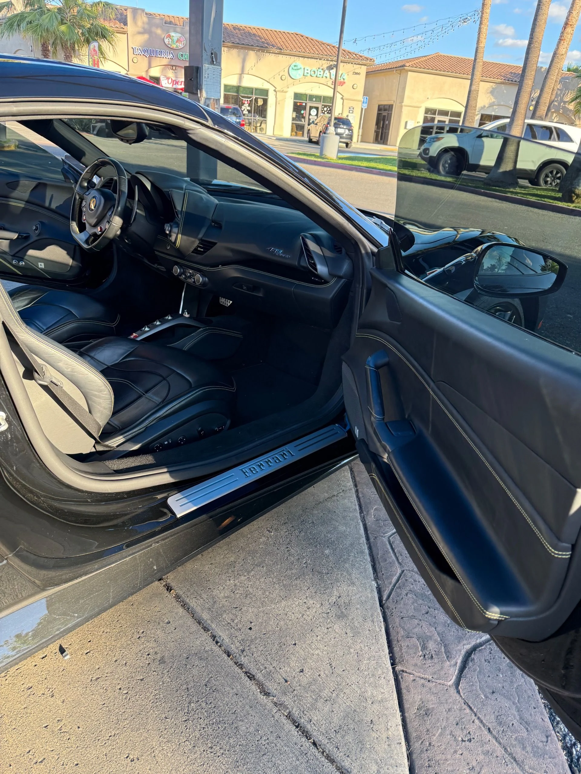 mph015_2369684685_Used_2018_Ferrari_488_Spider_1776269620_69f26bf09f