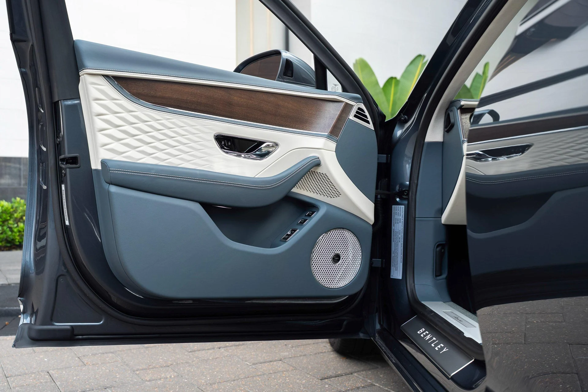 mph015_2374878613_477619931_6954c0394e73cd9f103f5051_3c2965d8f8