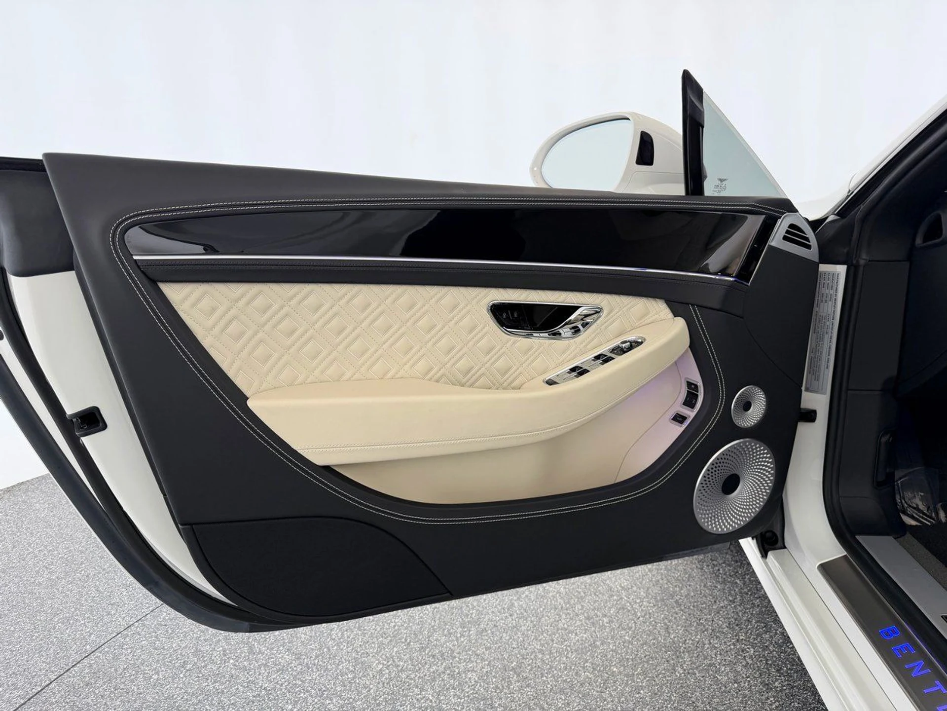 mph015_2379177887_43f723f94b62d209b73a473a8295d9e6x_4d0cd217f6