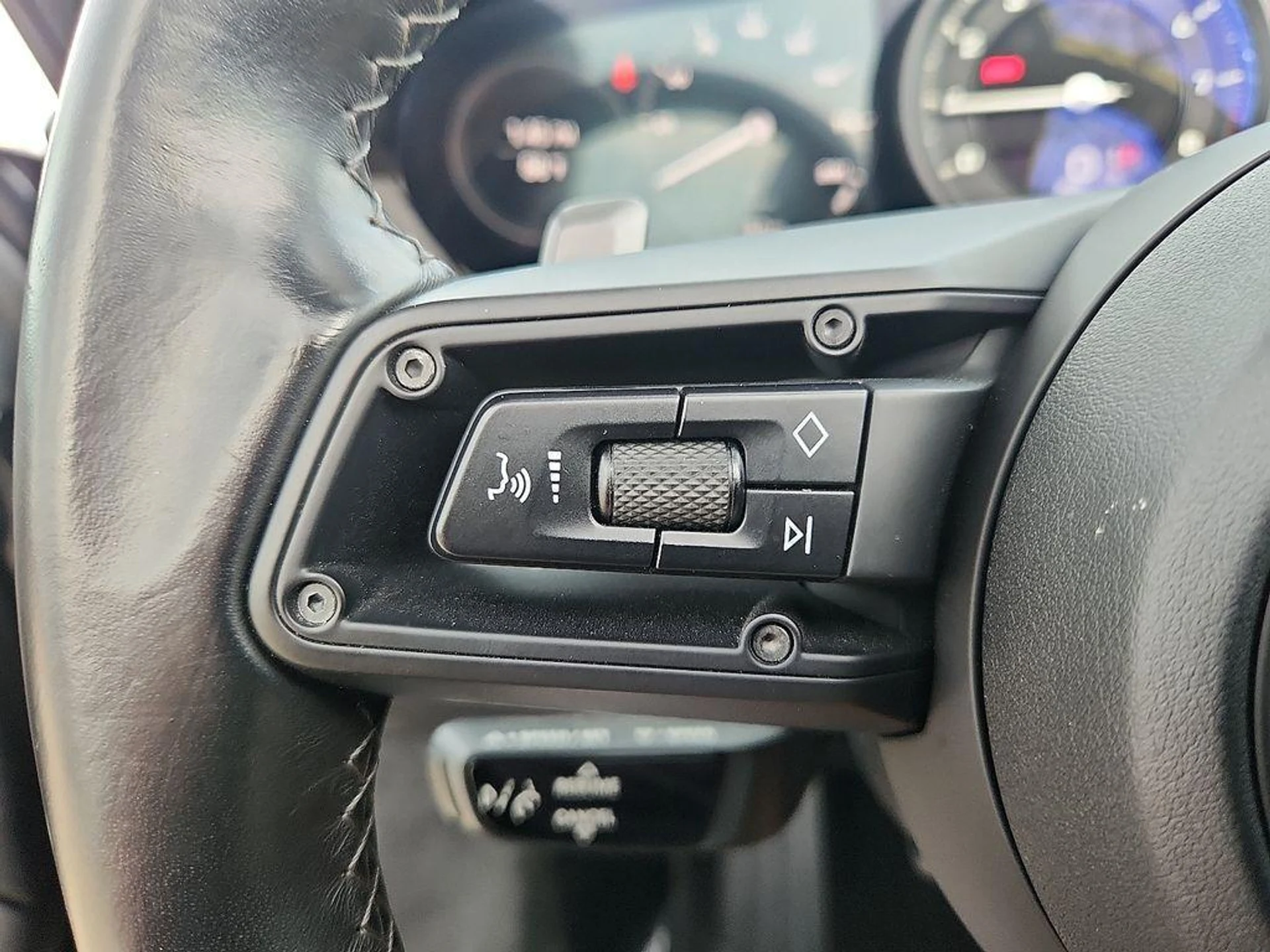 mph015_2381212759_E_1_Sc_UC_0_Z_Pc_HBAX_Xsbrz7_MW_0_L2s_b63bba10ae