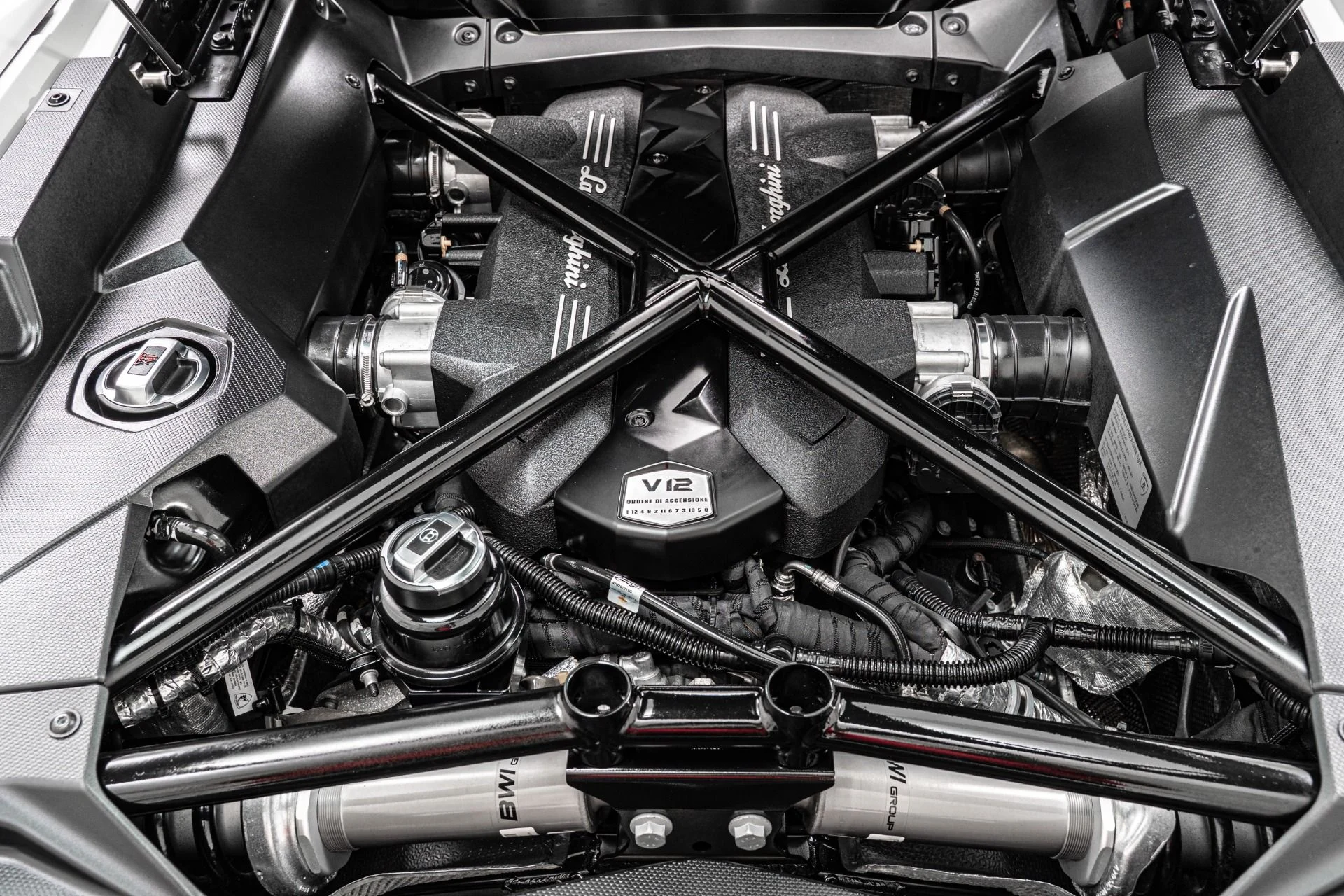mph015_2386614812_Used_2019_Lamborghini_Aventador_LP_740_4_S_Roadster_1758210075_1174f557b5