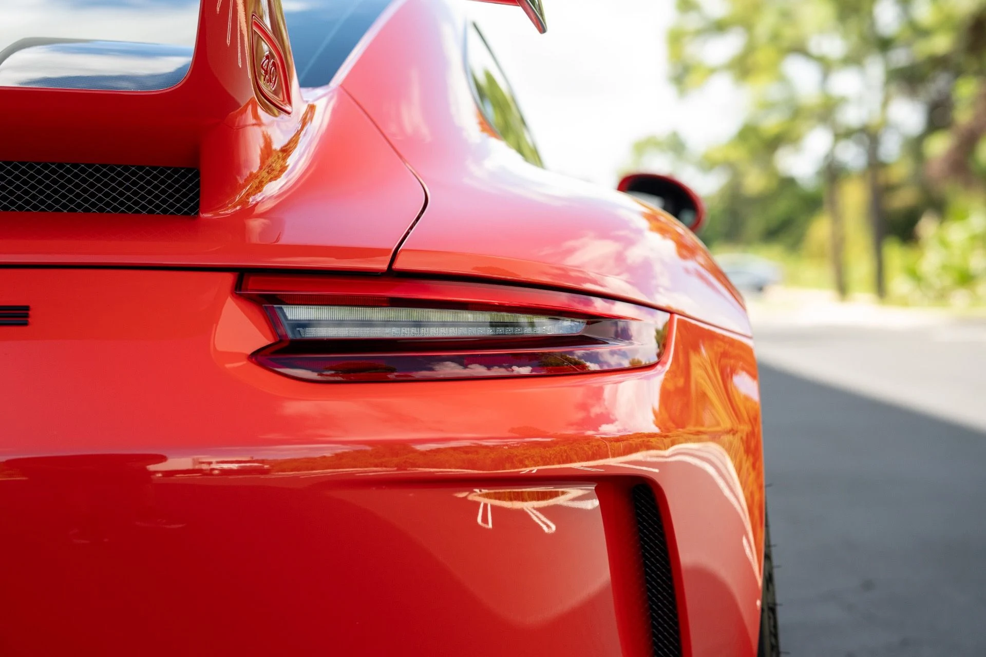 mph015_2386872973_Used_2018_Porsche_911_GT_3_1758911261_e5f44dec9f