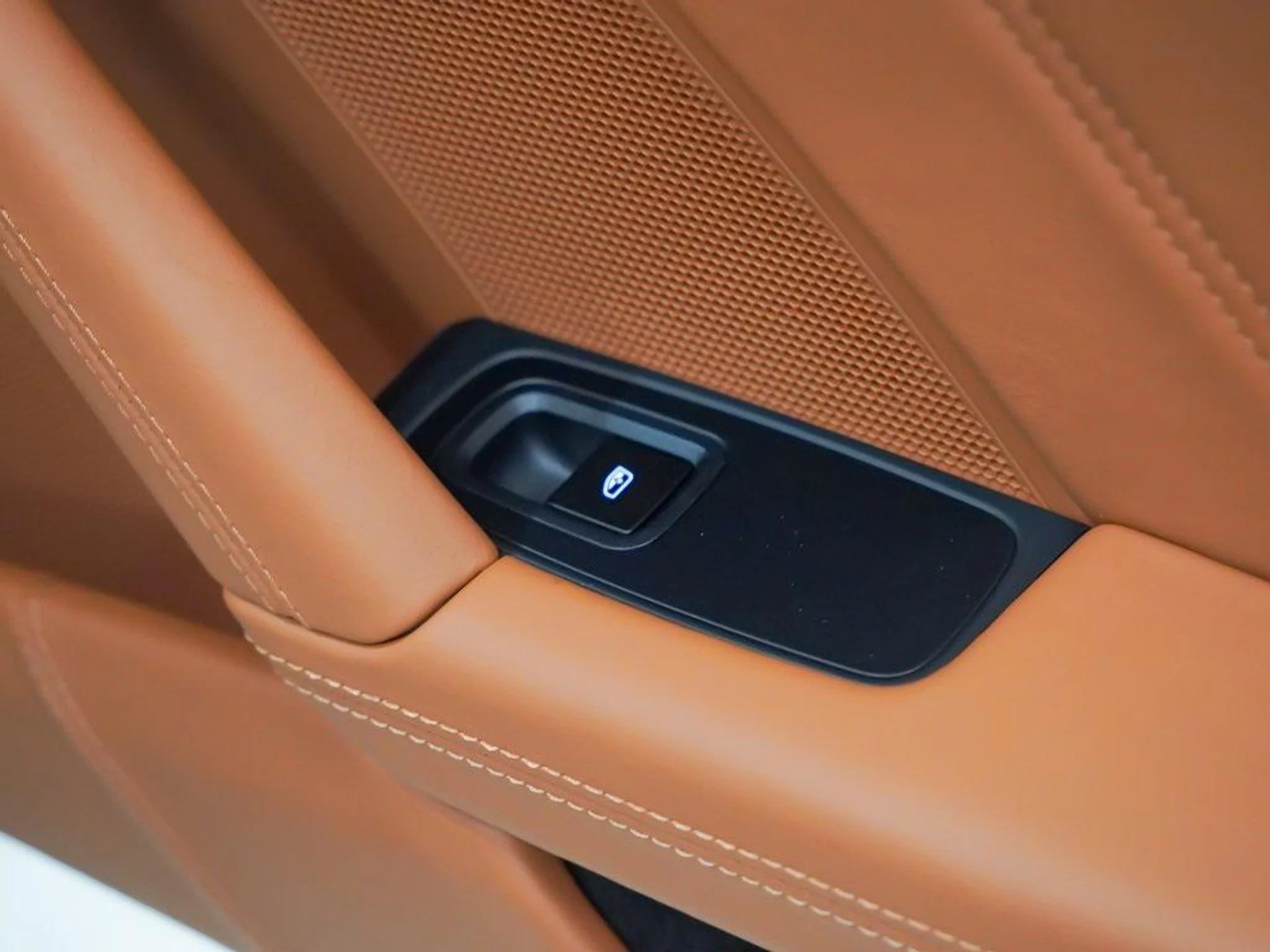 mph015_2392230674_i_AIU_Hh_MJ_Vnue_S_Ex_Xv_GEZ_Yt_Y6_Qa_U_79c87f1a7e