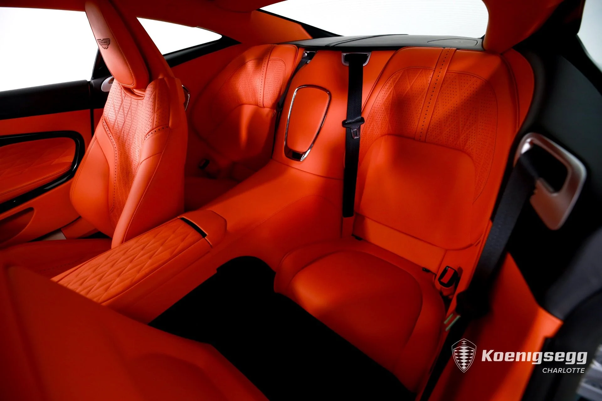 mph015_2393042383_Used_2024_Aston_Martin_DB_12_V8_1760989589_214713fea1