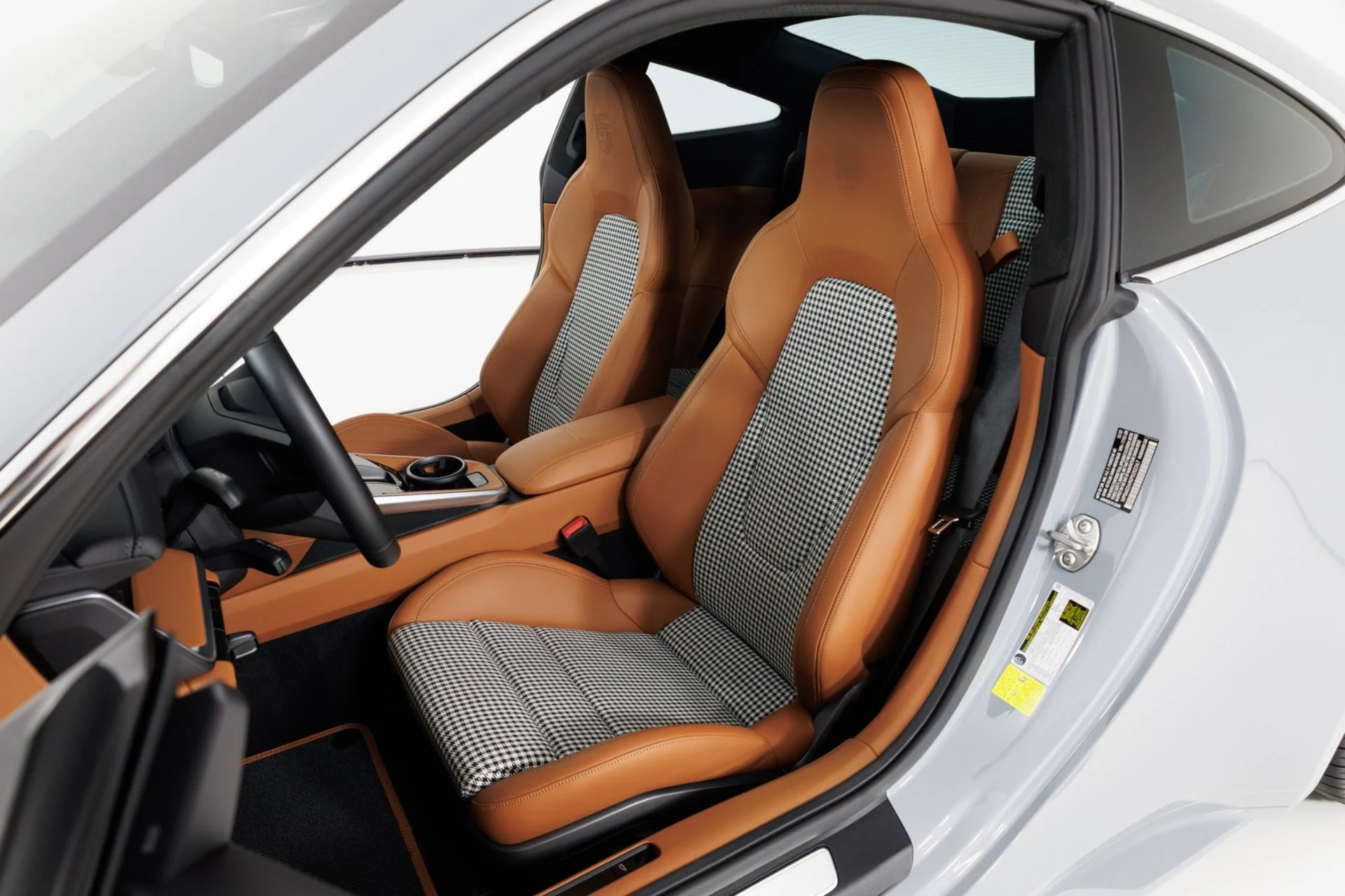 mph015_2396260270_Used_2023_Porsche_911_Sport_Classic_1775497636_4ae54f0742