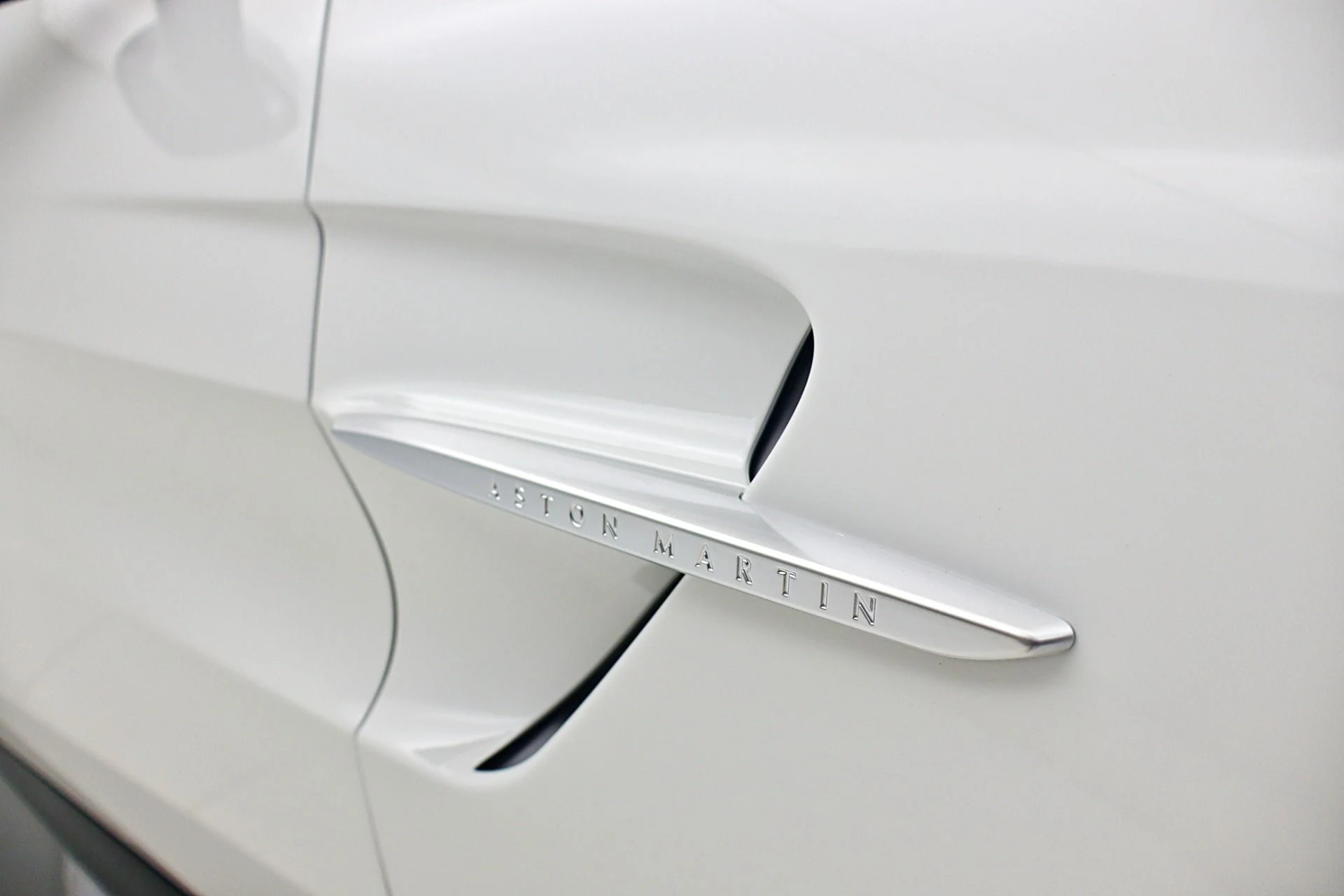 mph015_239634133_New_2026_Aston_Martin_Vantage_Roadster_7ef09f02e7