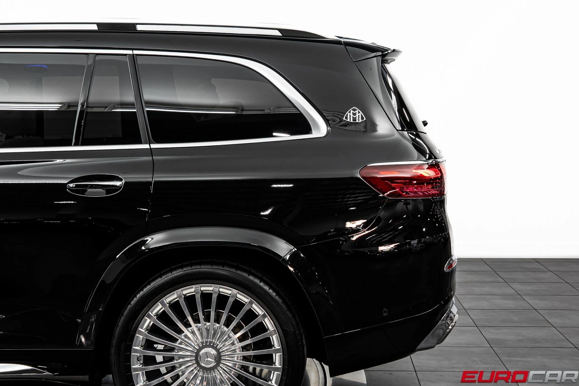 mph015_2404580598_image_16_274841cd88