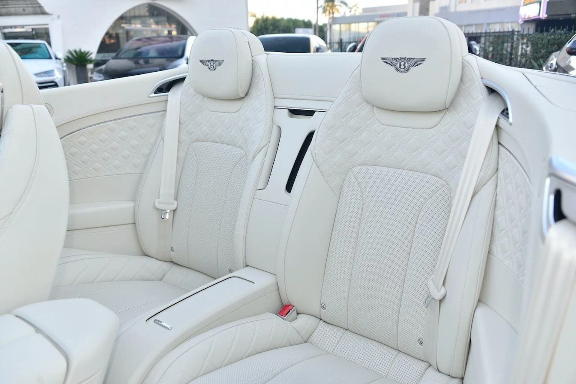 mph015_2406801331_140877acab6285edb3a3b75a74337fa1x_dc4f750572