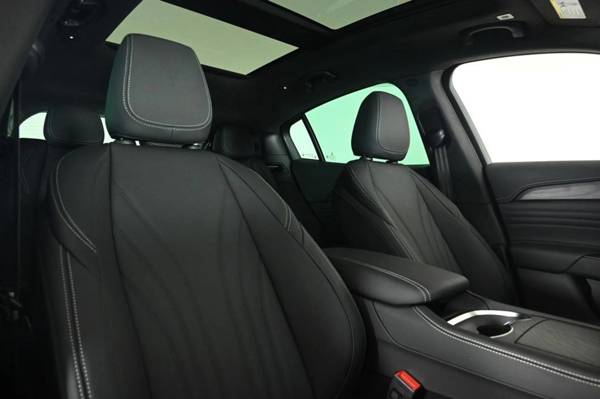 mph015_241364823_used_2025_maserati_grecale_base_11350_22975672_15_1024_a86507900d