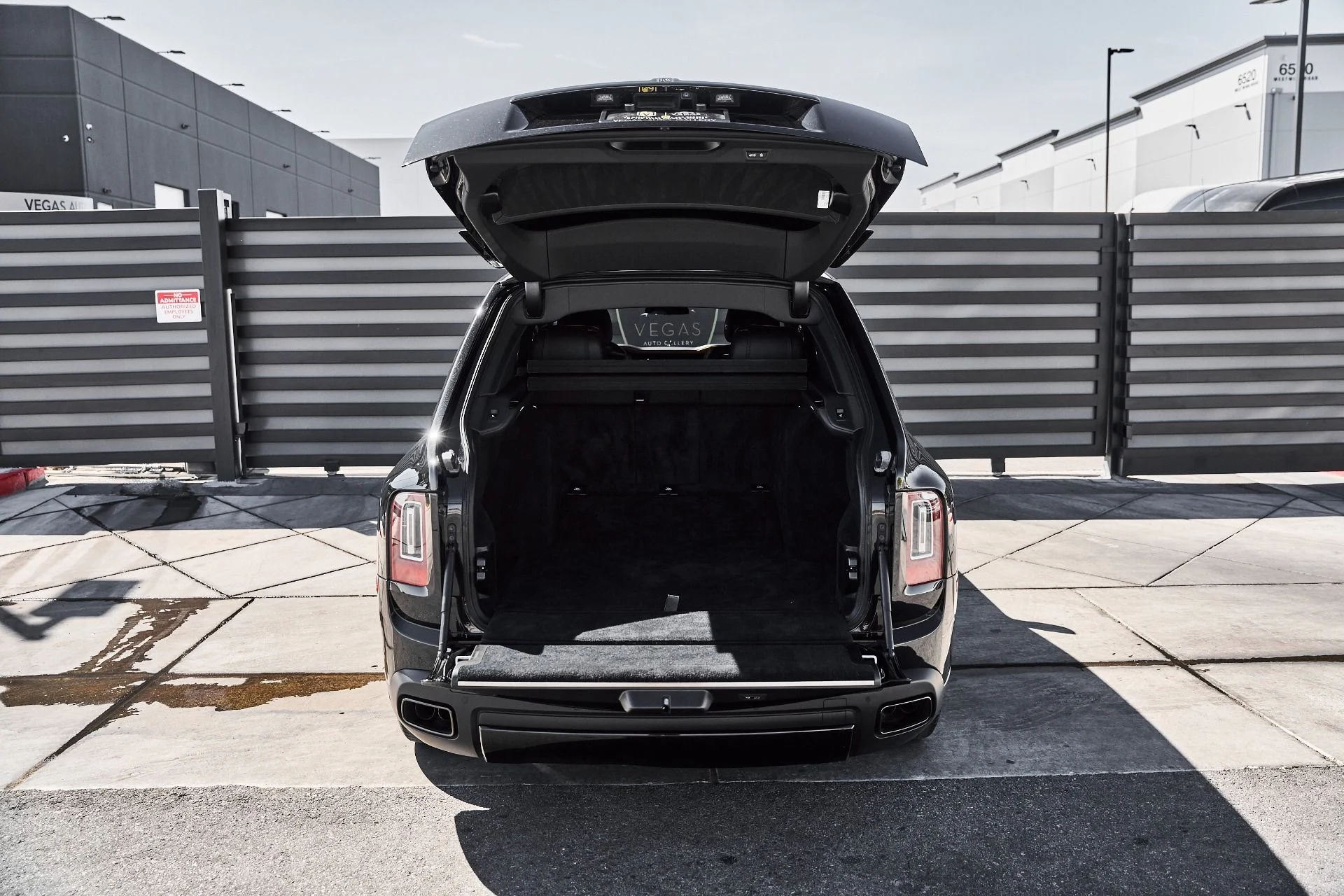 mph015_2421216840_Used_2022_Rolls_Royce_Cullinan_Base_1776452265_8b9f271d69