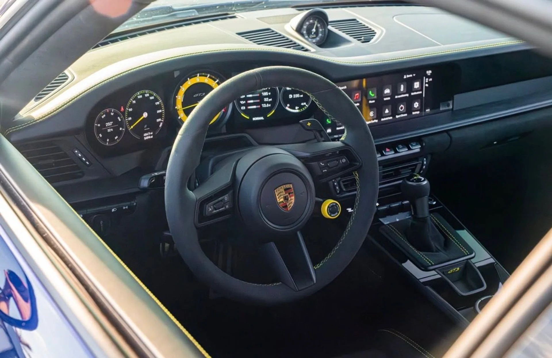 mph015_2422530135_Used_2024_Porsche_911_GT_3_1774535210_26cb15b485